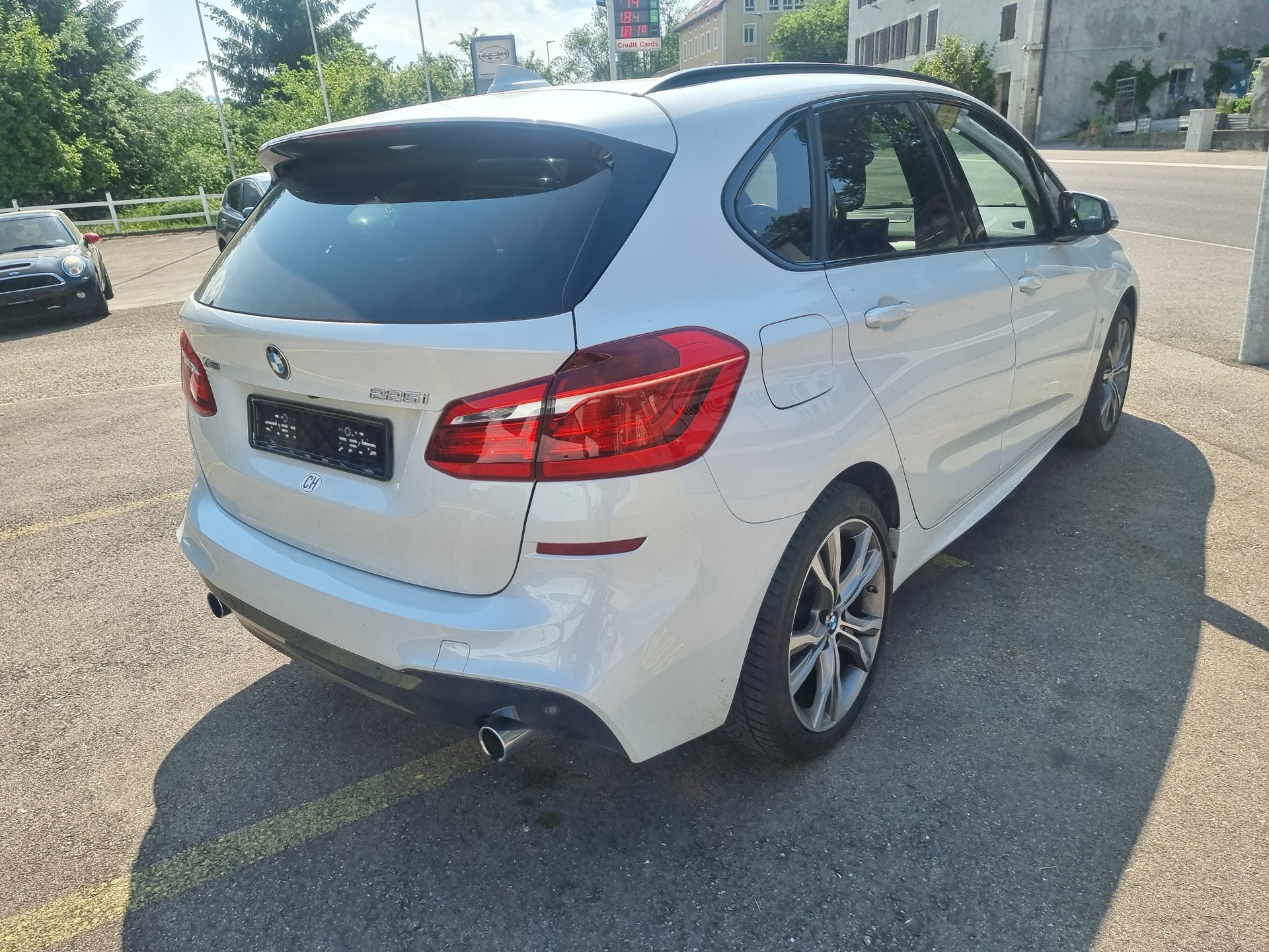 BMW 225i xDrive Active Tourer M Sport Steptronic-image-3