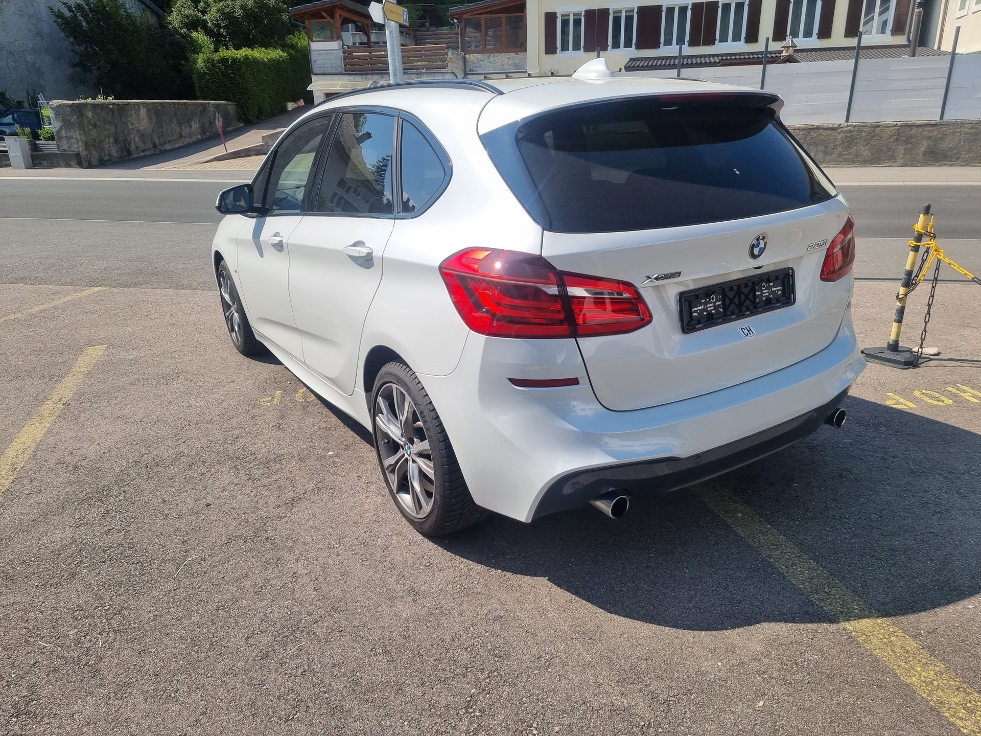 BMW 225i xDrive Active Tourer M Sport Steptronic-image-5