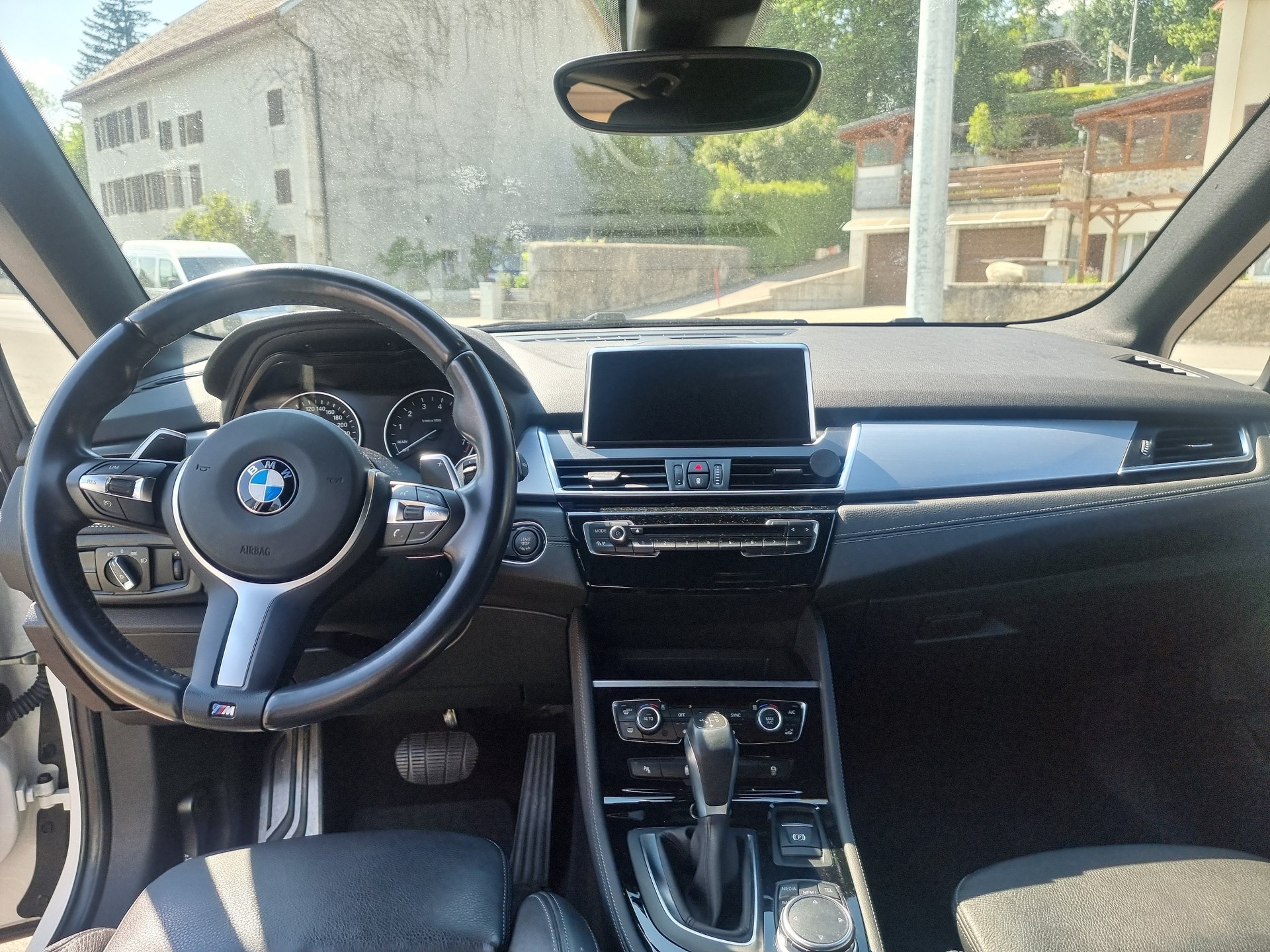 BMW 225i xDrive Active Tourer M Sport Steptronic-image-10