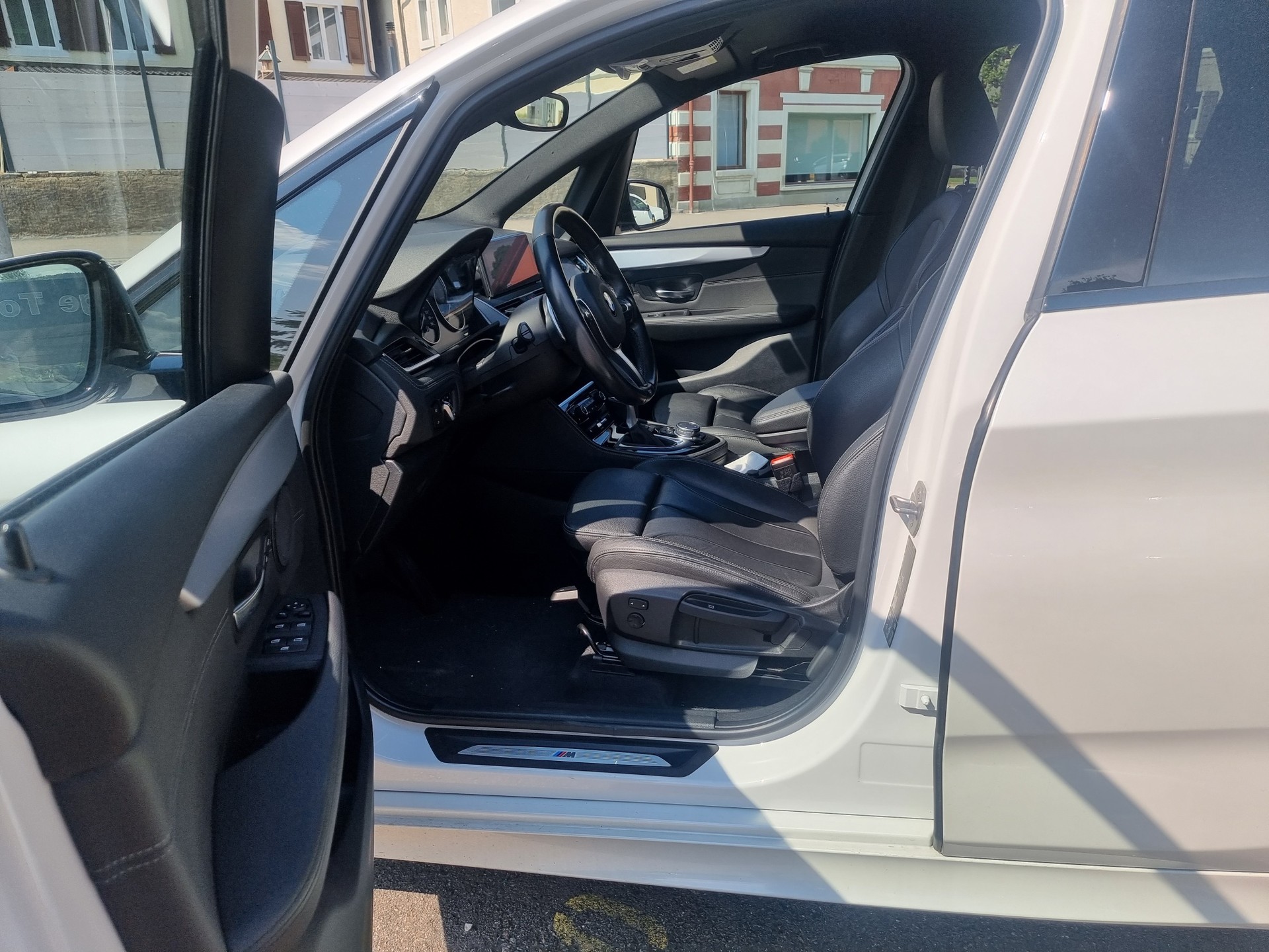 BMW 225i xDrive Active Tourer M Sport Steptronic-image-6