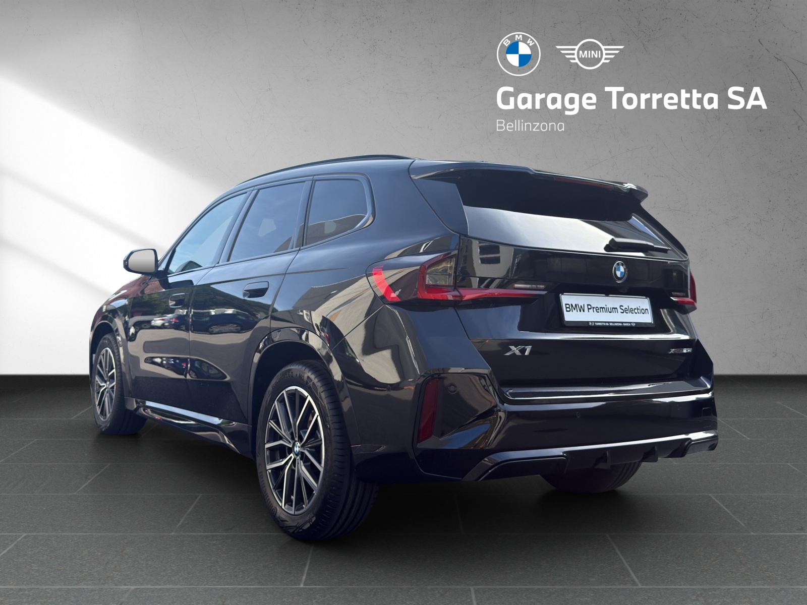 BMW X1 xDrive 23i 48V M Sport-showroom-element-2