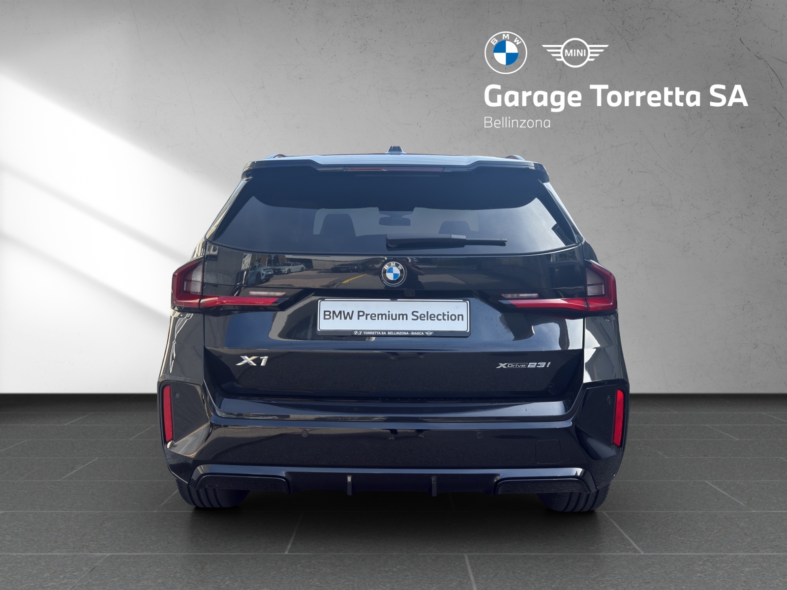 BMW X1 xDrive 23i 48V M Sport-showroom-element-3