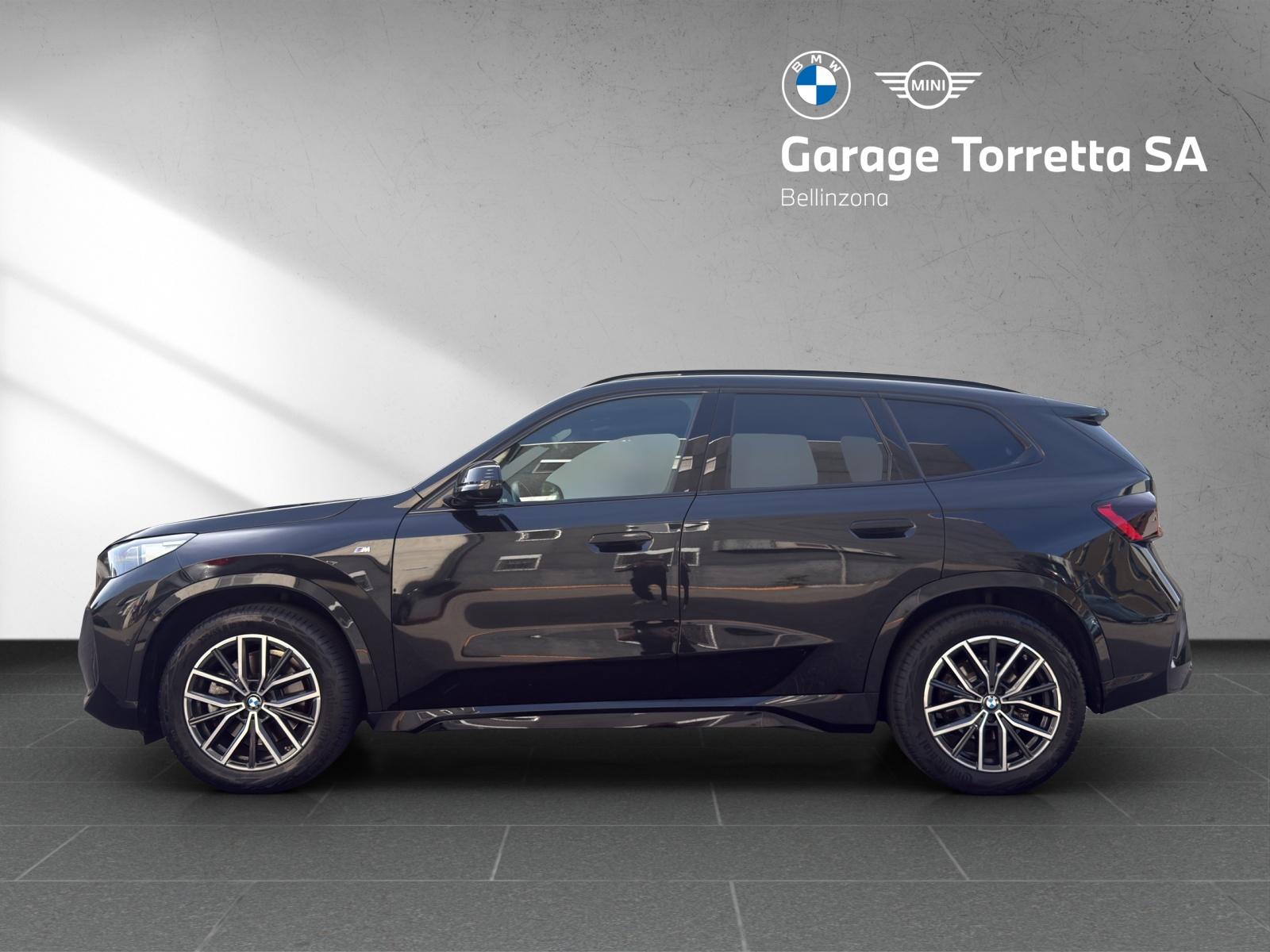 BMW X1 xDrive 23i 48V M Sport-showroom-element-1