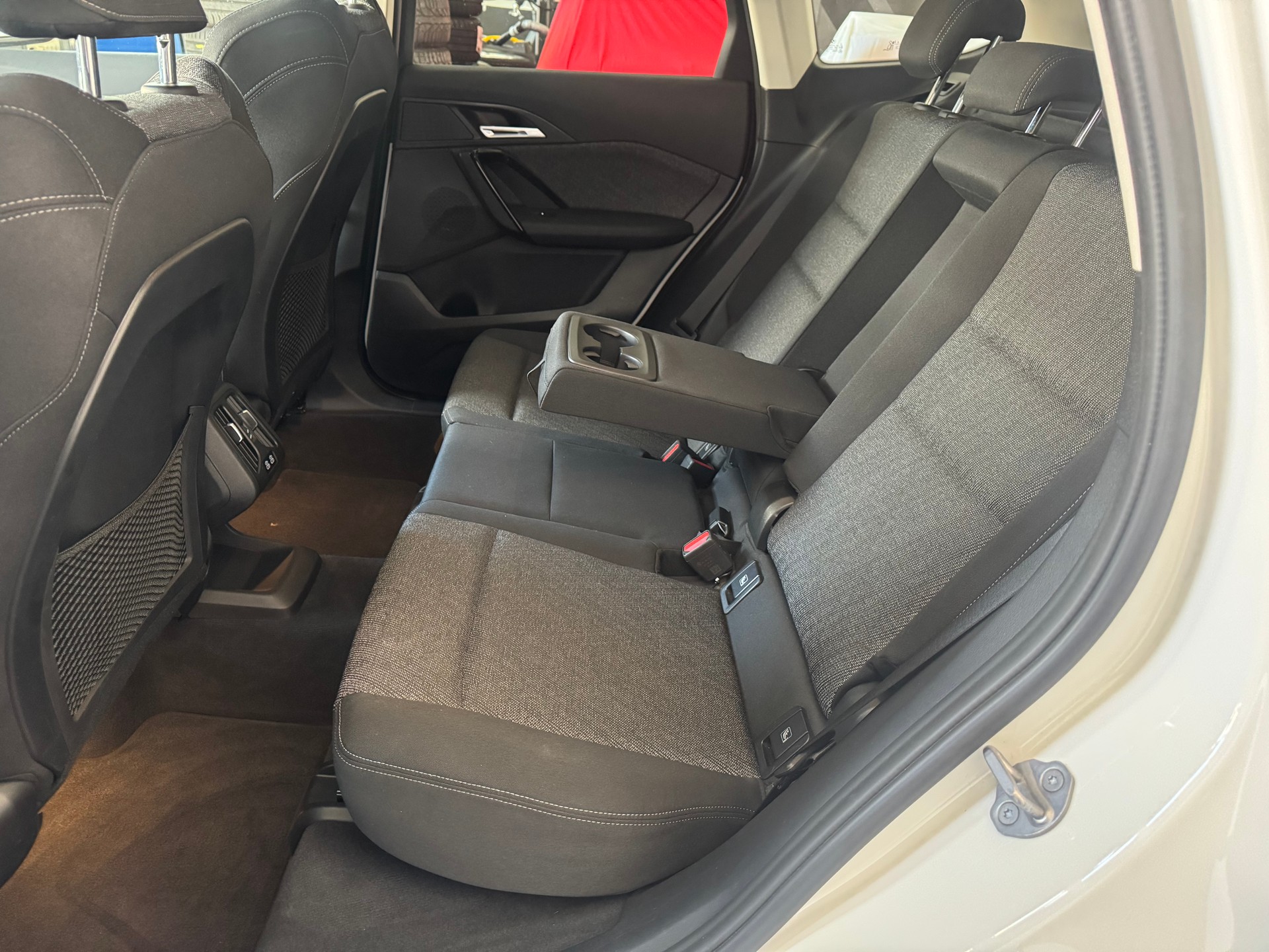 BMW X1 xDrive 20d 48V-image-15