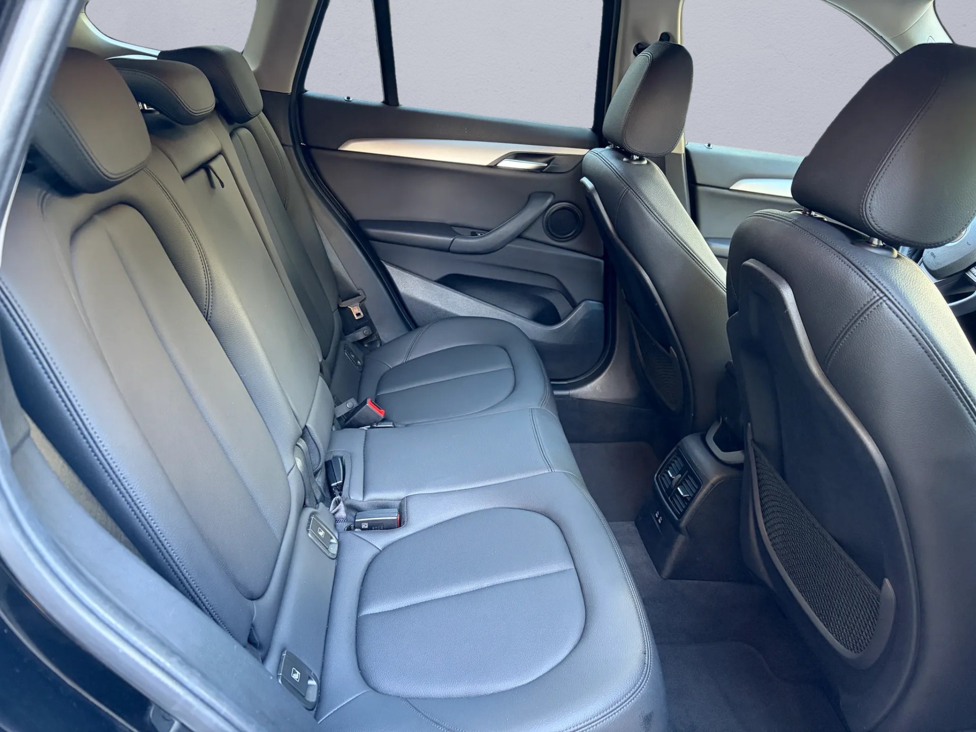 BMW X1 sDrive 18i-image-12