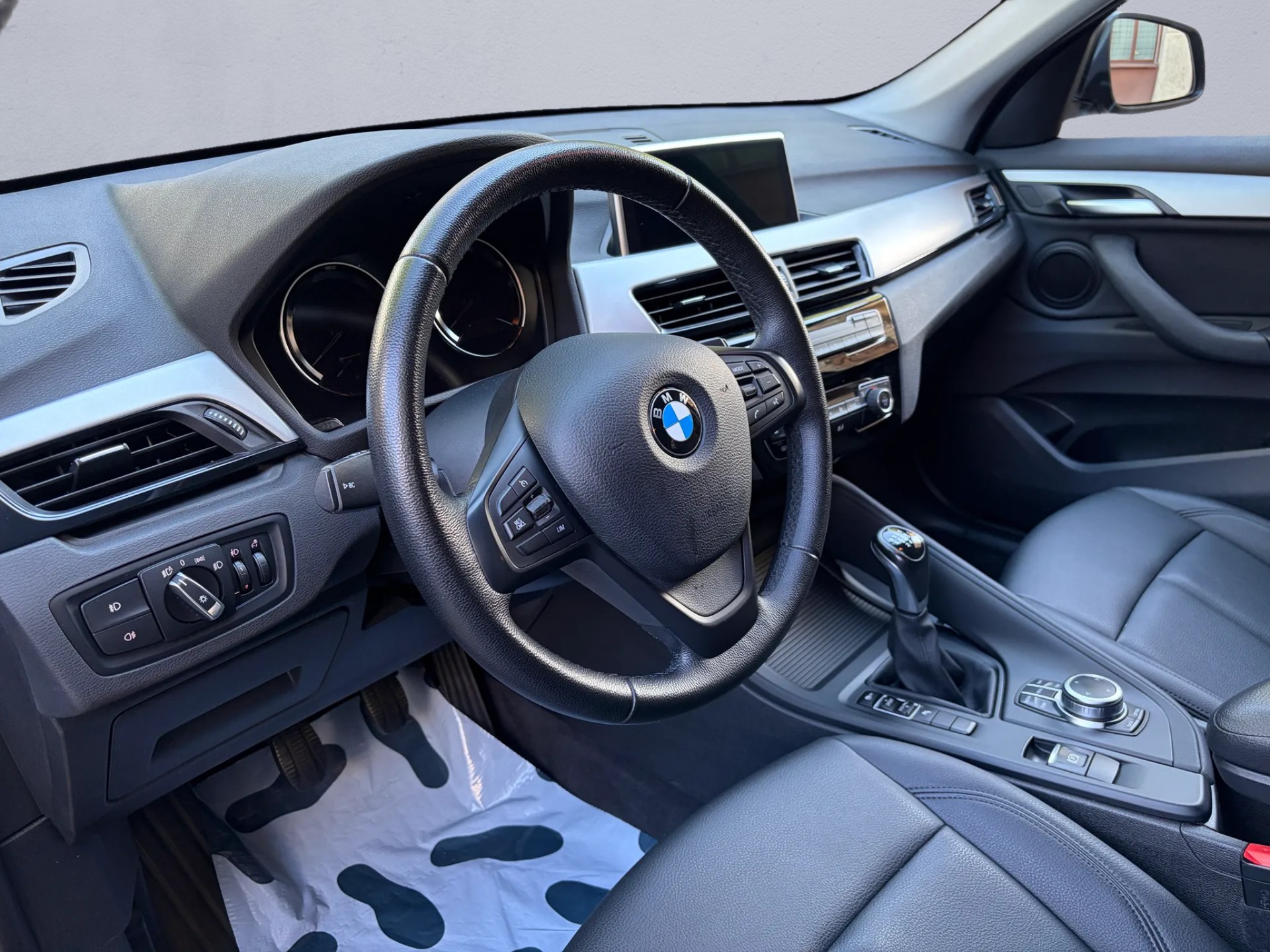 BMW X1 sDrive 18i-image-9