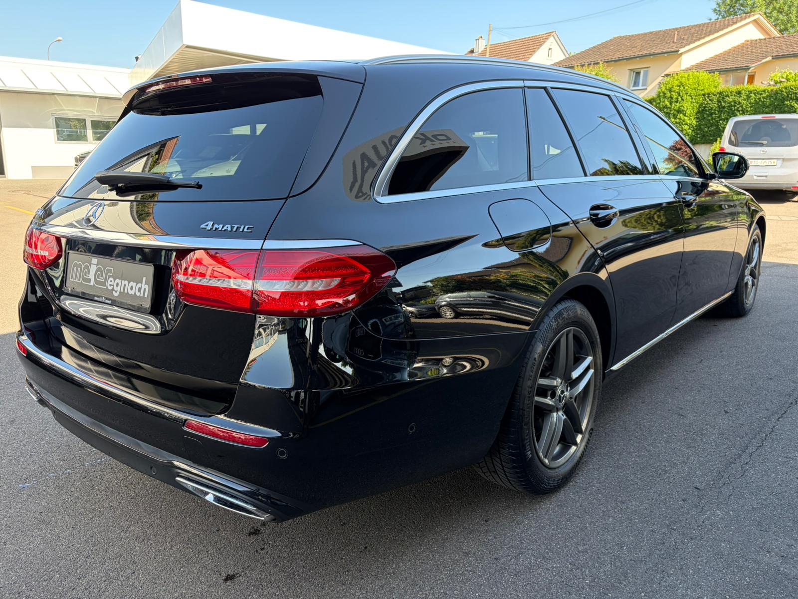 MERCEDES-BENZ E 220 d Avantgarde 4Matic 9G-Tronic-image-6