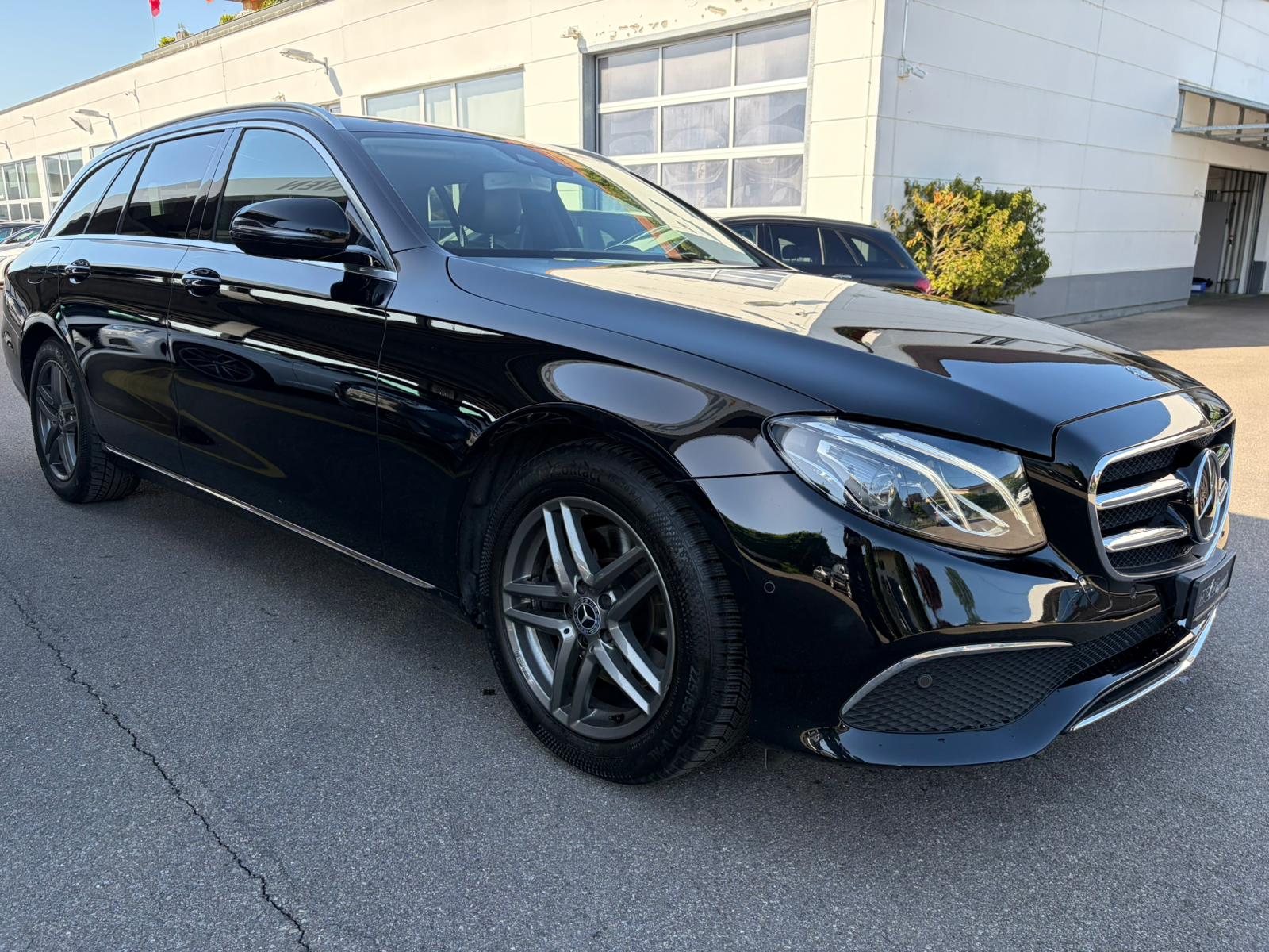MERCEDES-BENZ E 220 d Avantgarde 4Matic 9G-Tronic-image-1