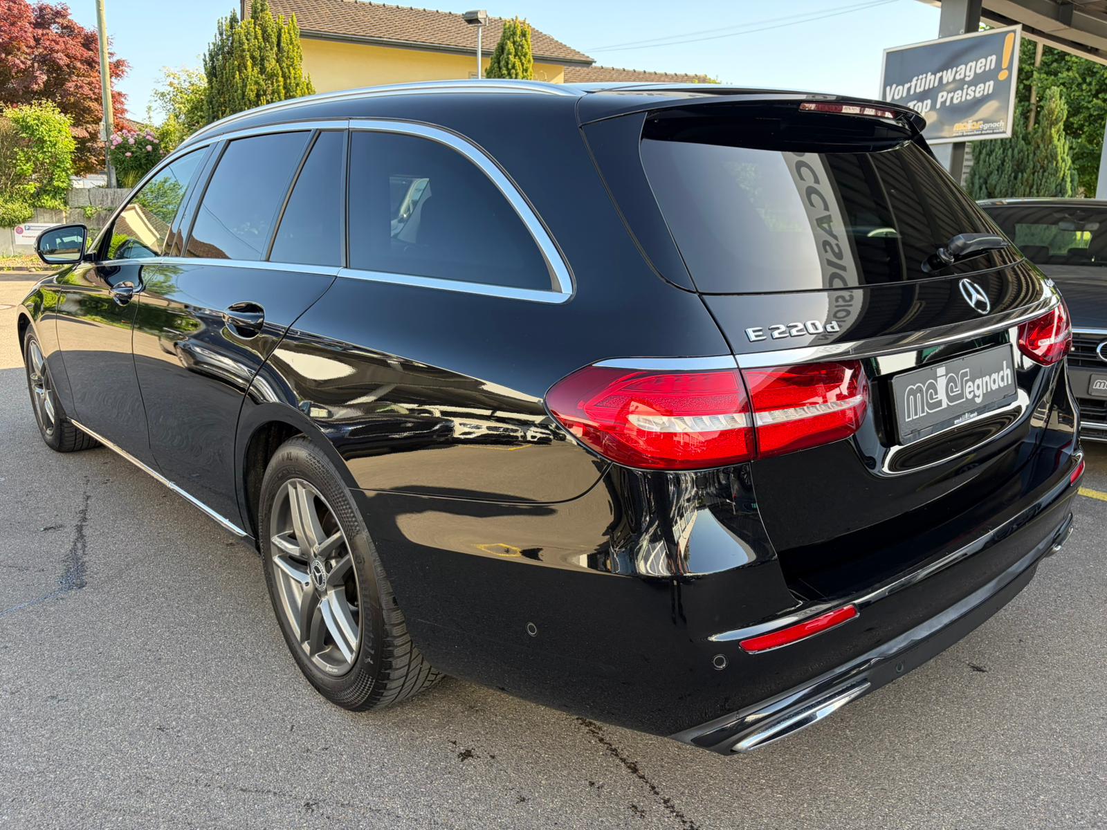 MERCEDES-BENZ E 220 d Avantgarde 4Matic 9G-Tronic-image-5