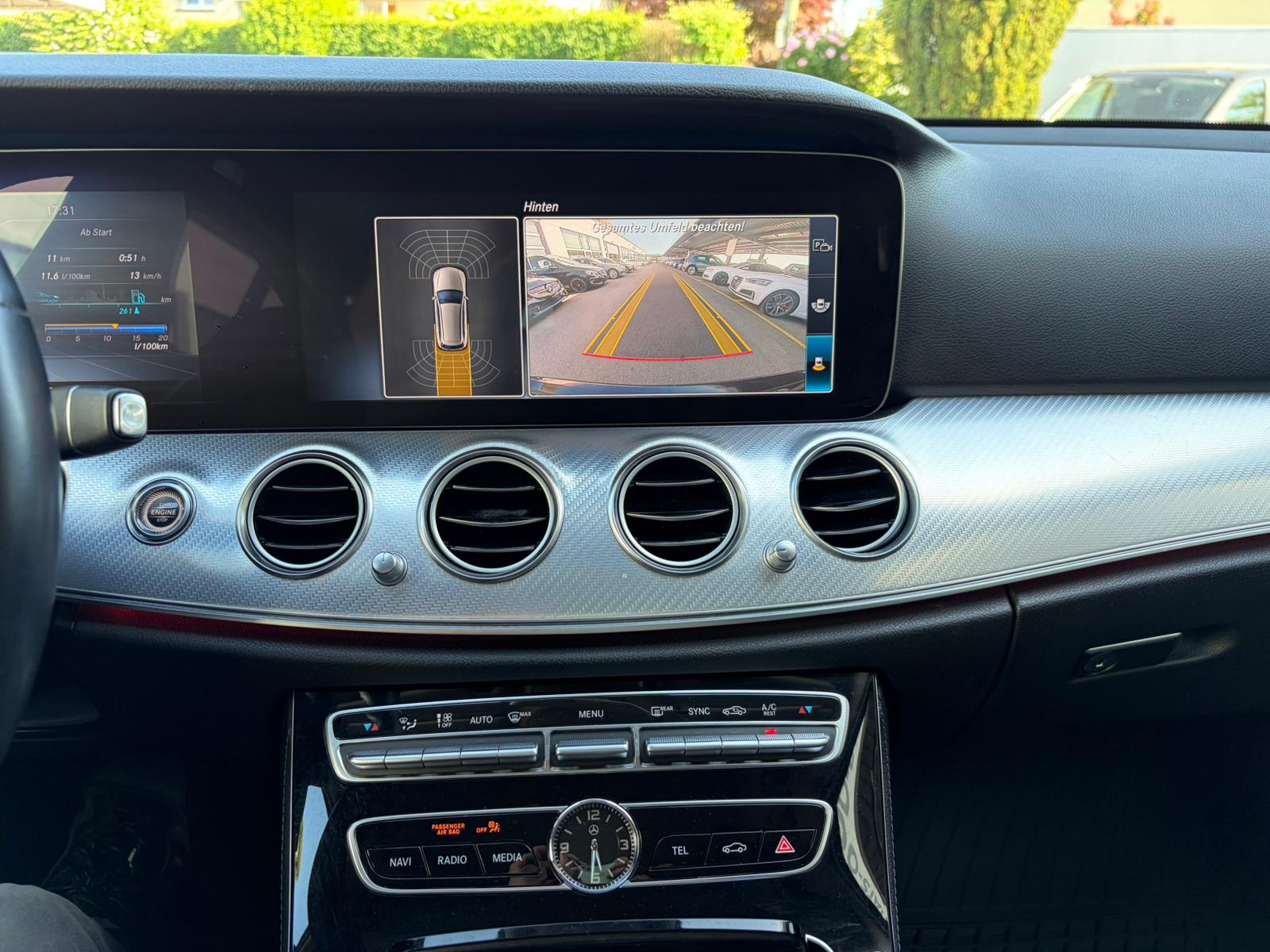MERCEDES-BENZ E 220 d Avantgarde 4Matic 9G-Tronic-image-14
