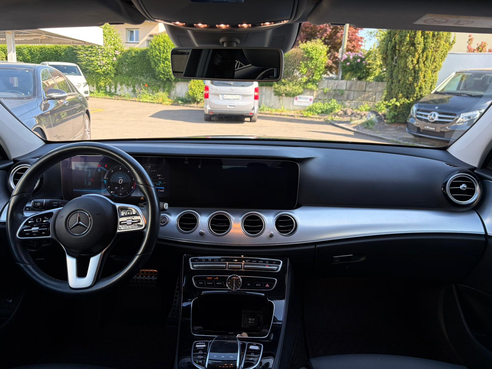 MERCEDES-BENZ E 220 d Avantgarde 4Matic 9G-Tronic-image-13
