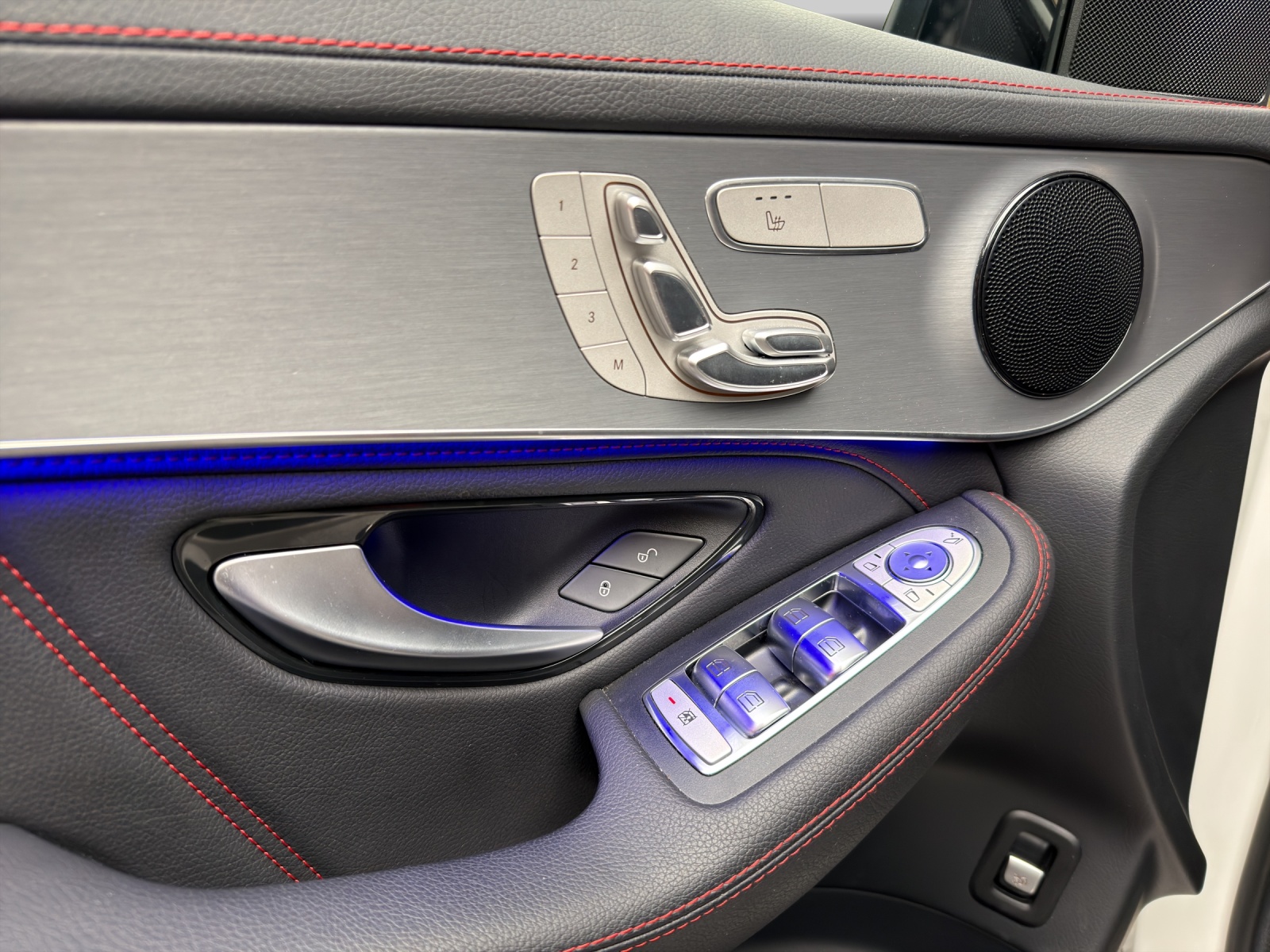 MERCEDES-BENZ GLC 200 AMG Line 4Matic-image-12