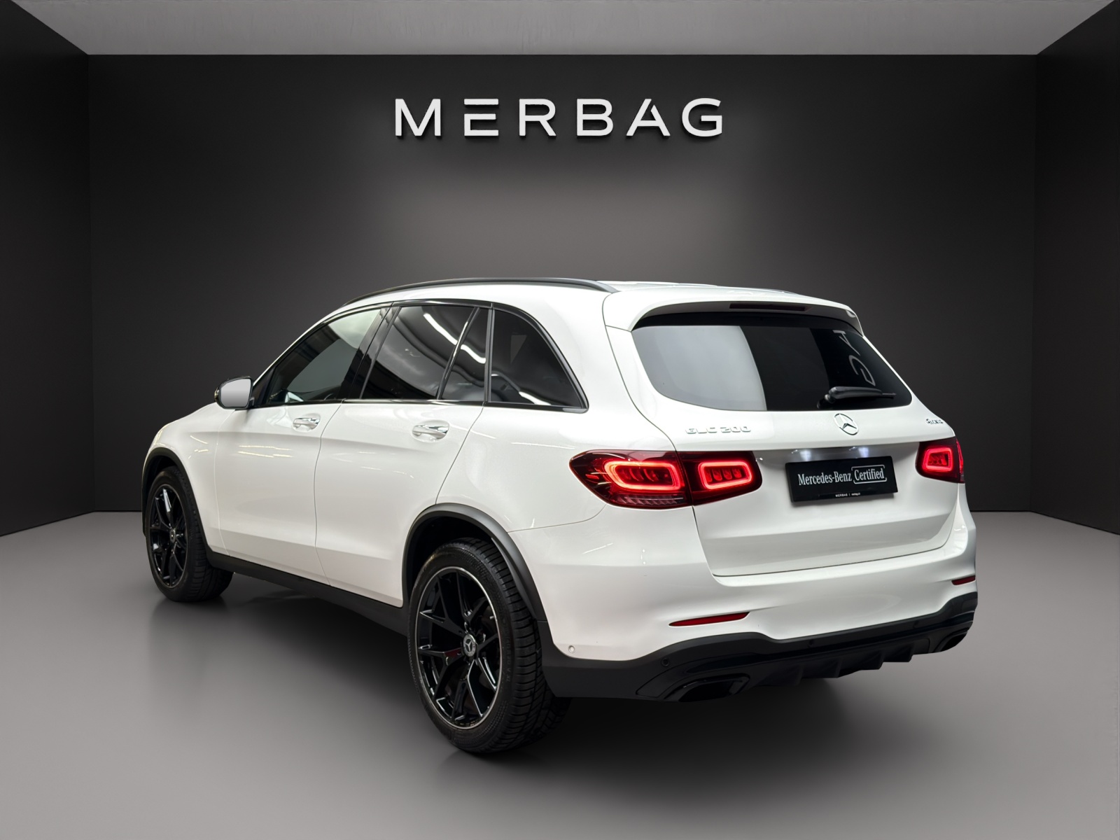 MERCEDES-BENZ GLC 200 AMG Line 4Matic-image-3
