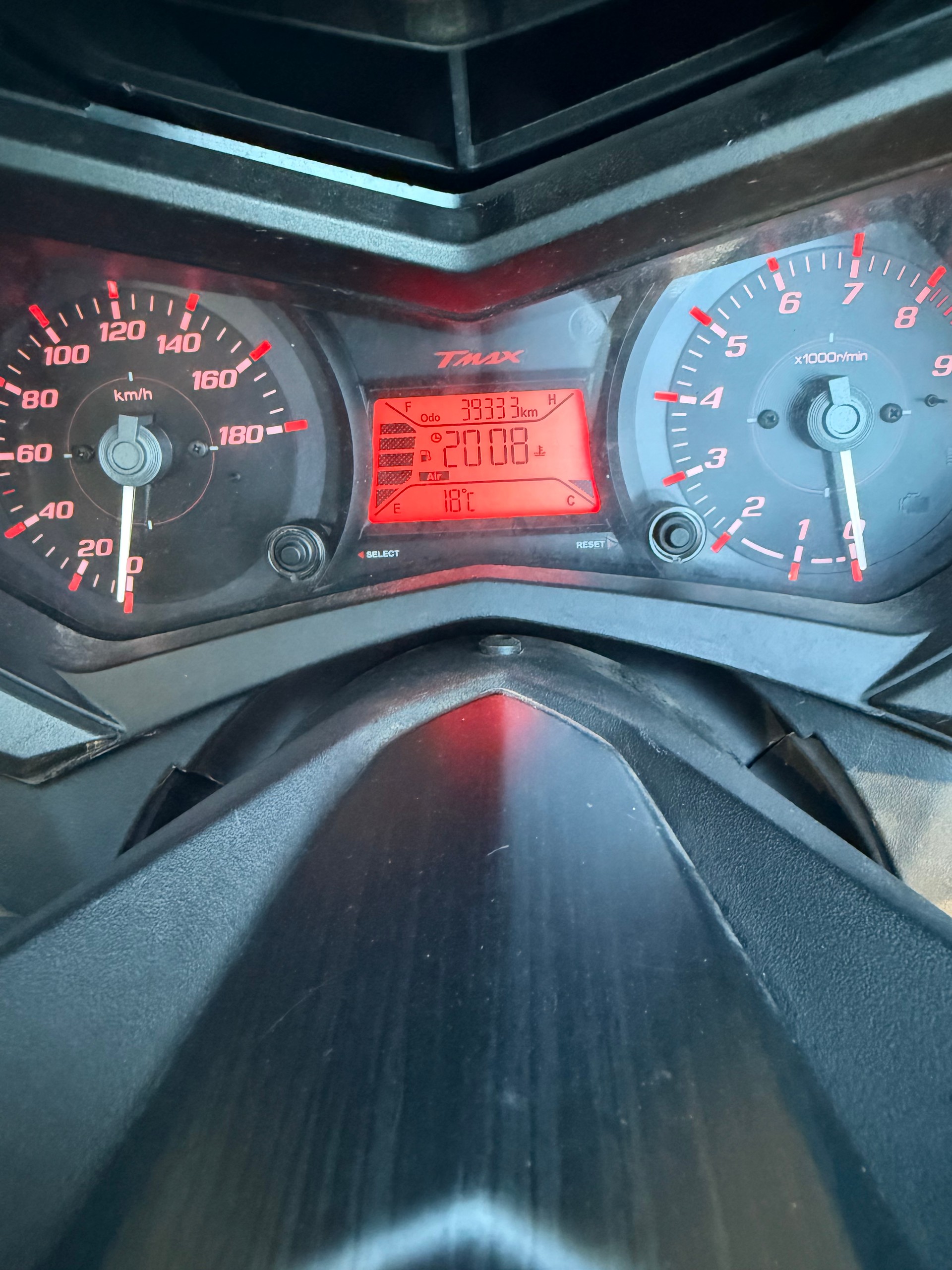 YAMAHA T-MAX XP 530 ABS-image-8