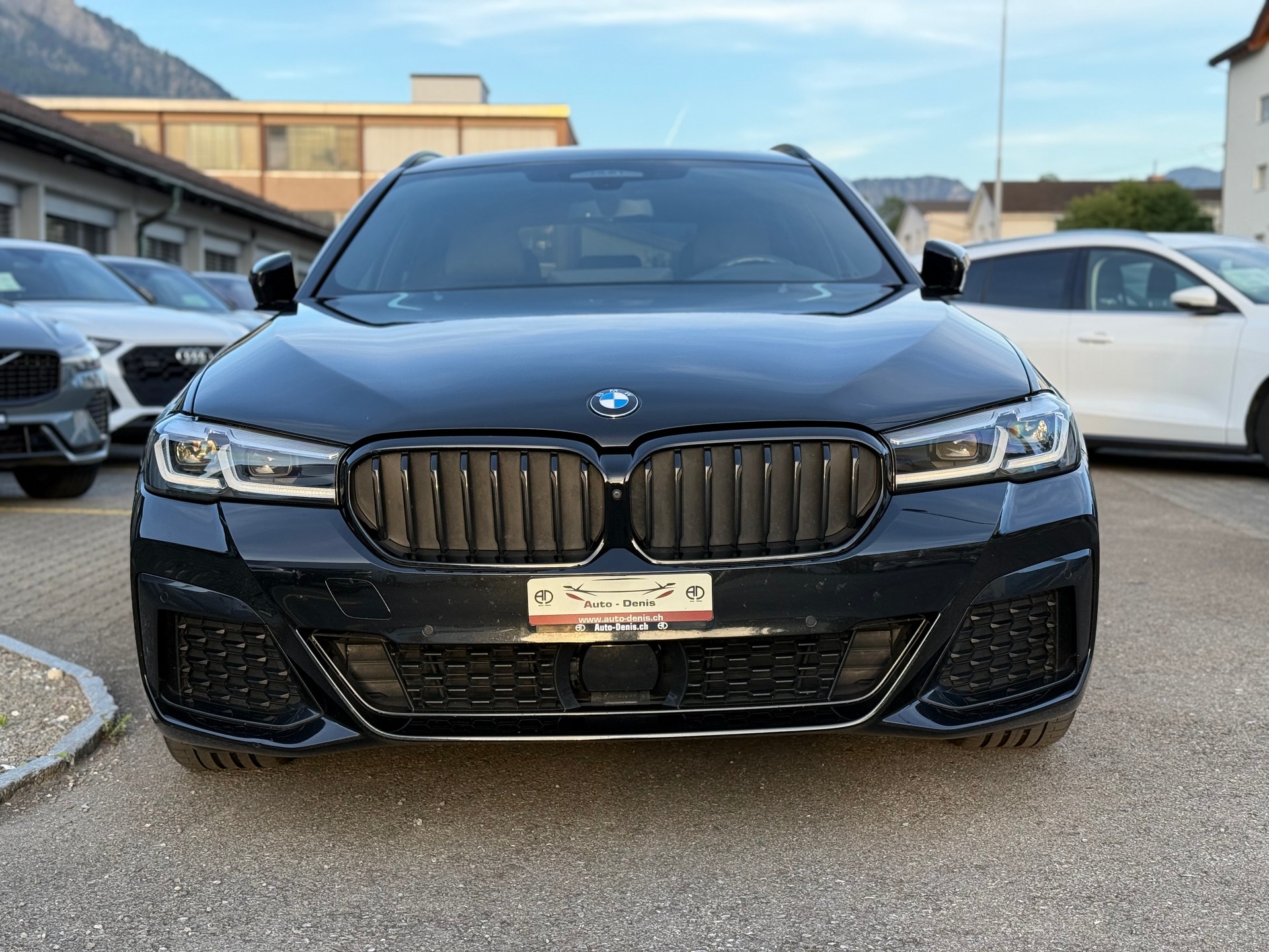 BMW 530i xDrive SAG Touring-showroom-element-1