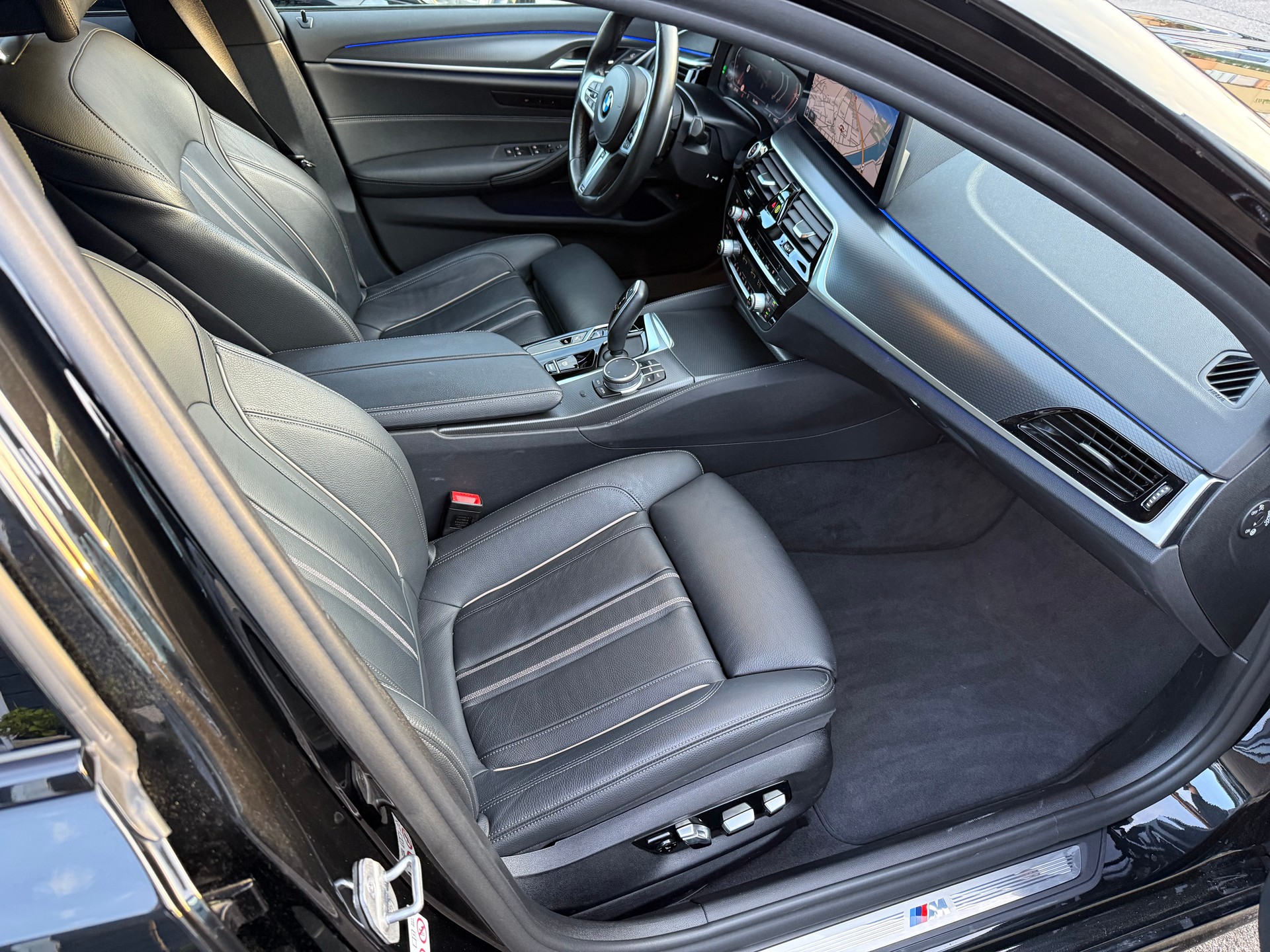 BMW 530i xDrive SAG Touring-image-18