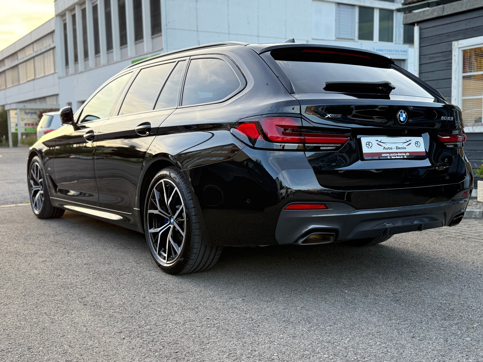 BMW 530i xDrive SAG Touring-image-7