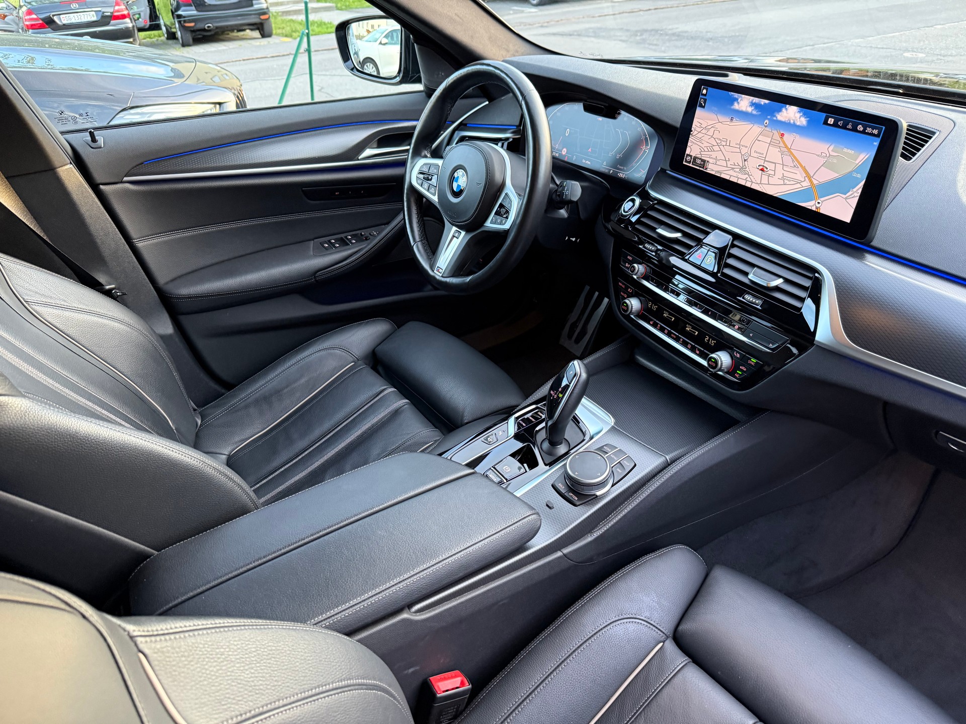 BMW 530i xDrive SAG Touring-image-17