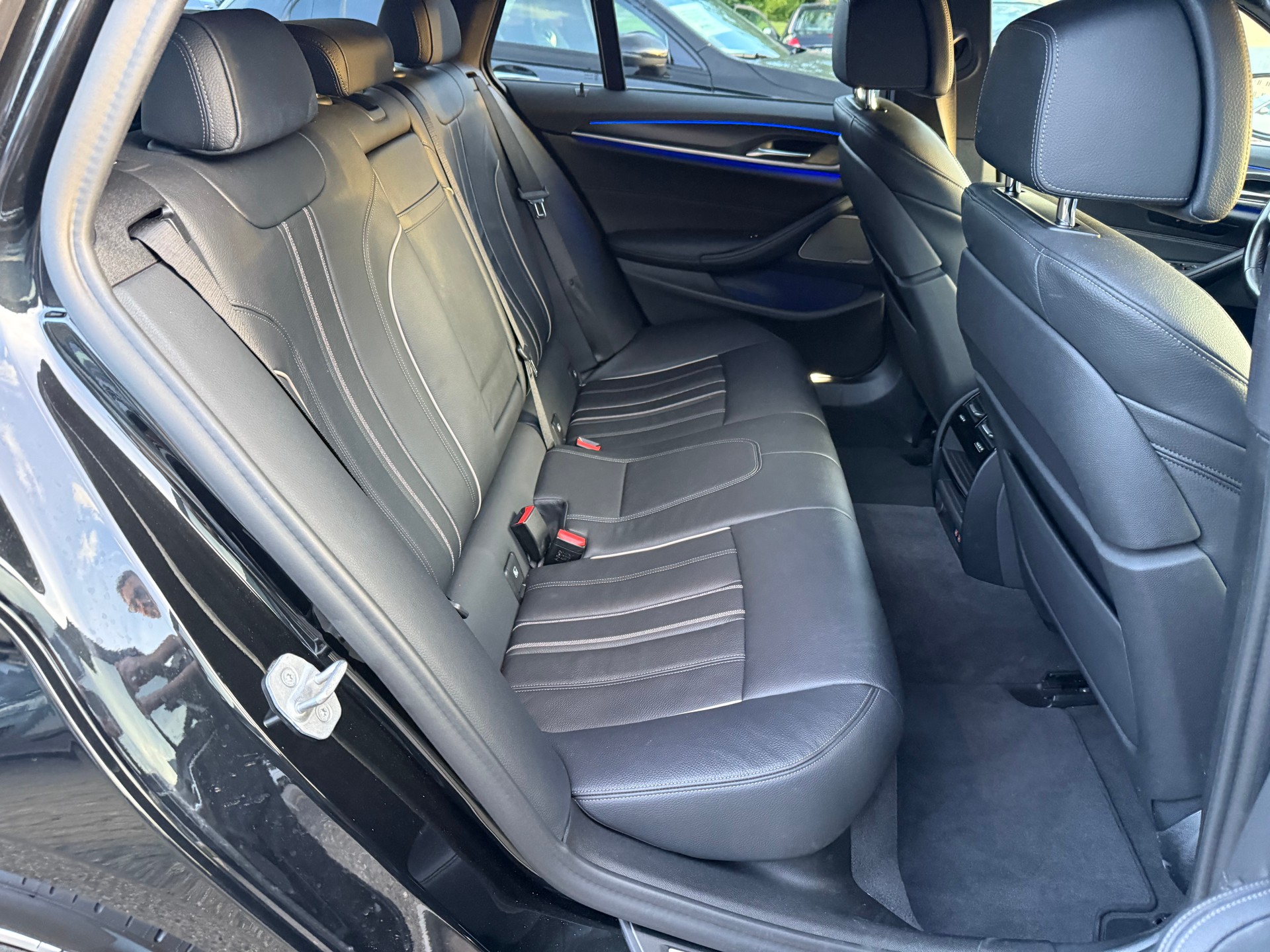 BMW 530i xDrive SAG Touring-image-21