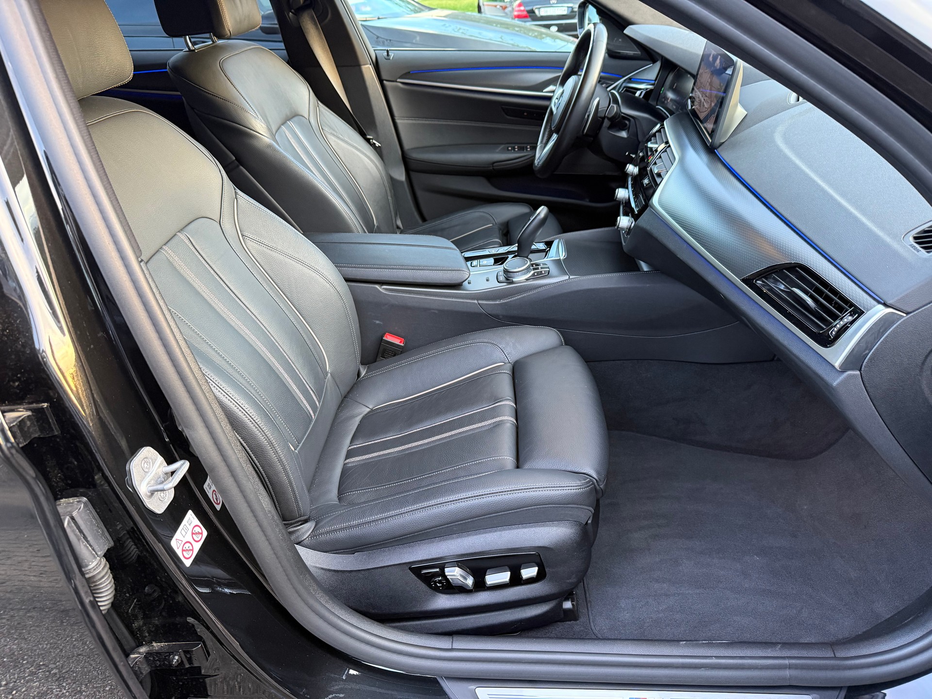BMW 530i xDrive SAG Touring-image-16