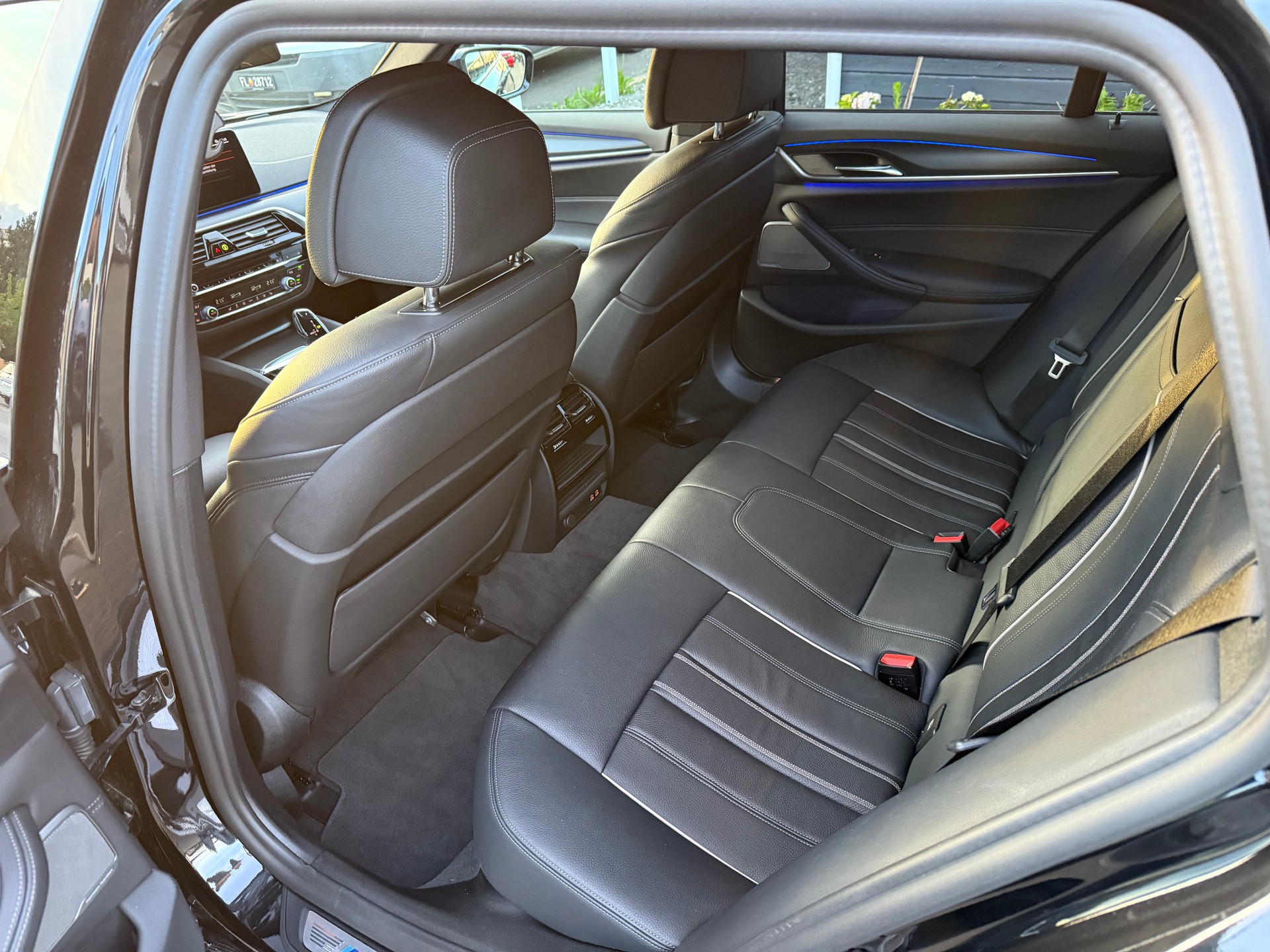 BMW 530i xDrive SAG Touring-image-12