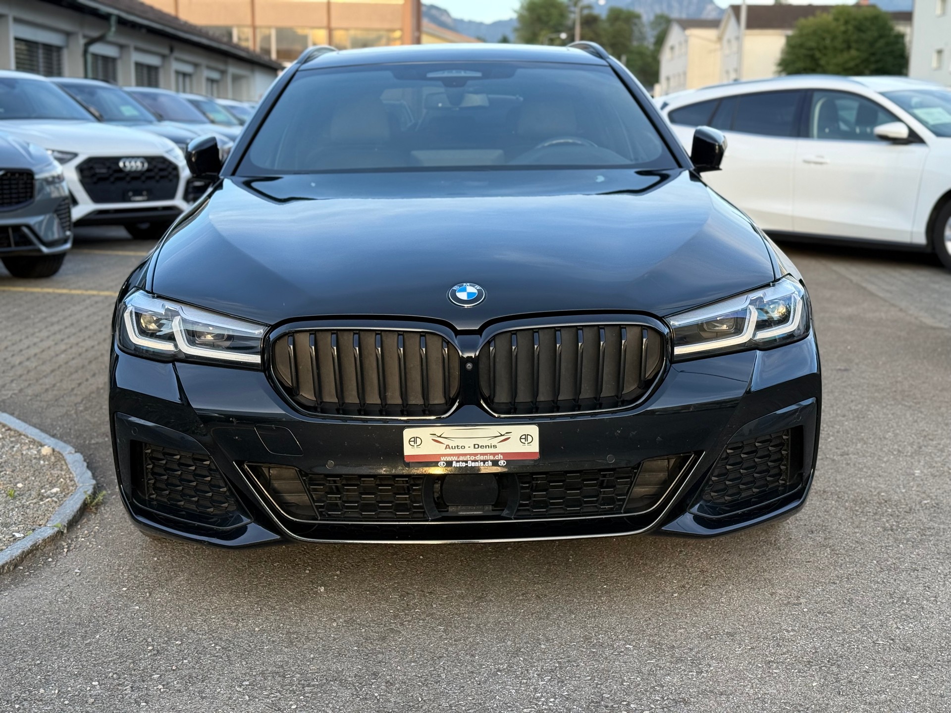 BMW 530i xDrive SAG Touring-showroom-element-2