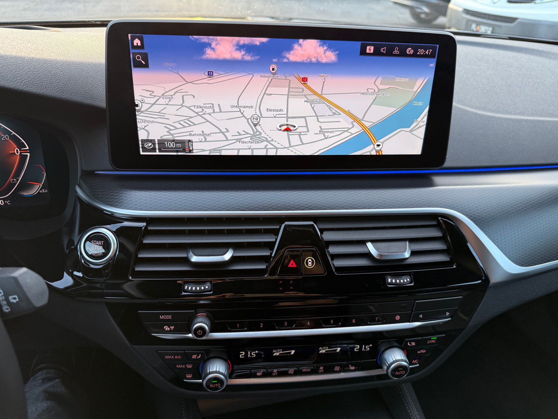 BMW 530i xDrive SAG Touring-image-24