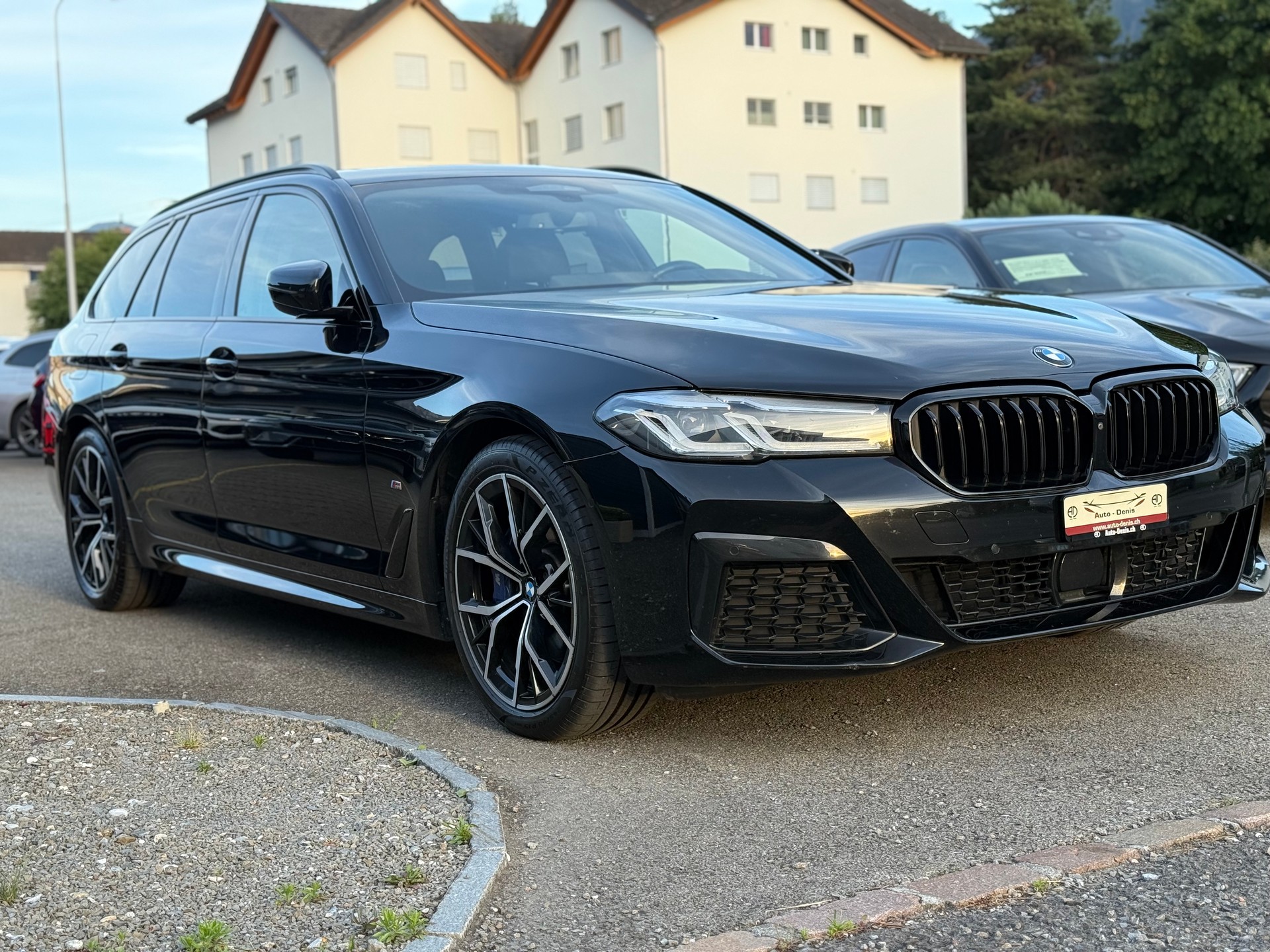 BMW 530i xDrive SAG Touring-showroom-element-3