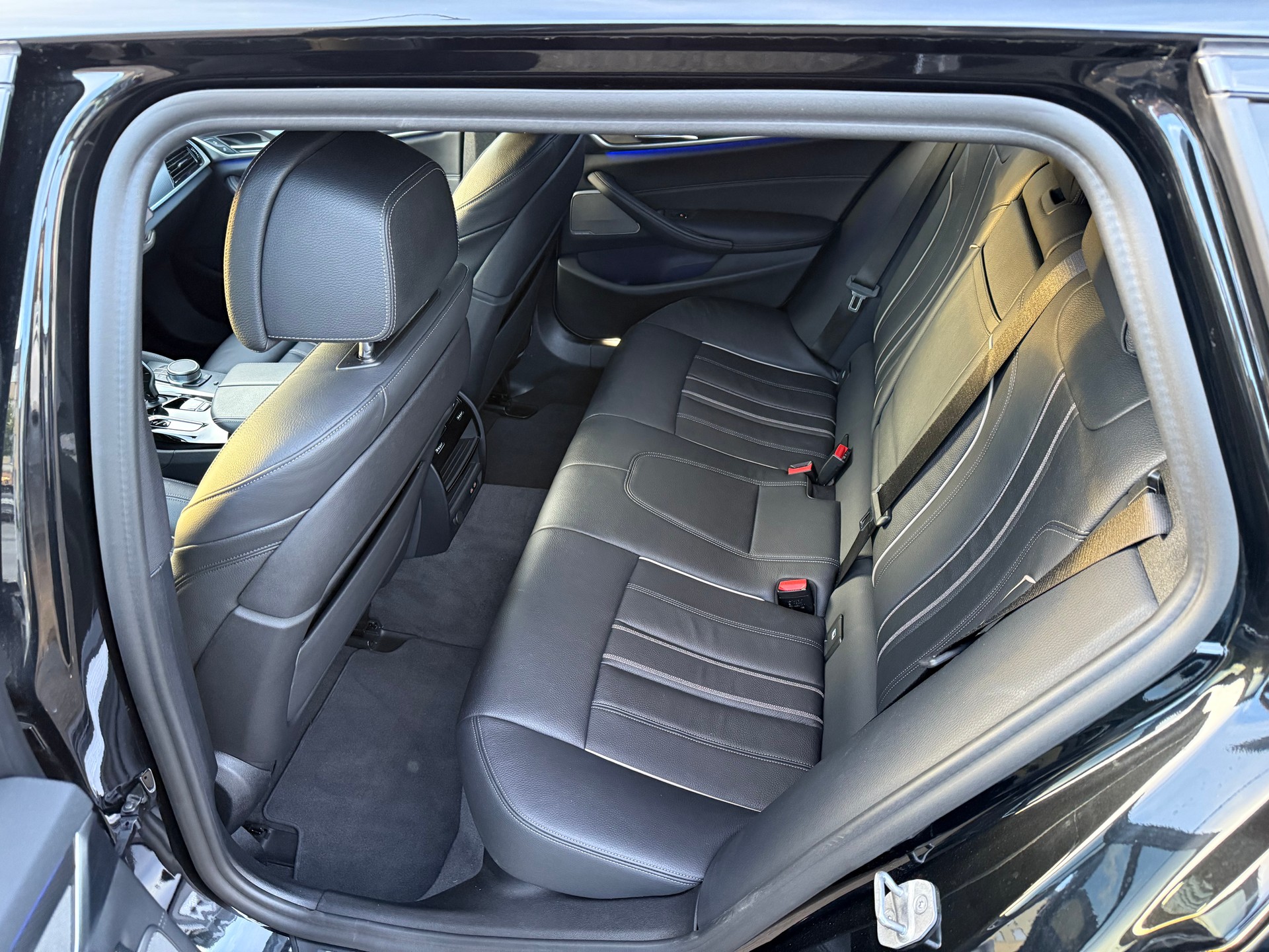 BMW 530i xDrive SAG Touring-image-11