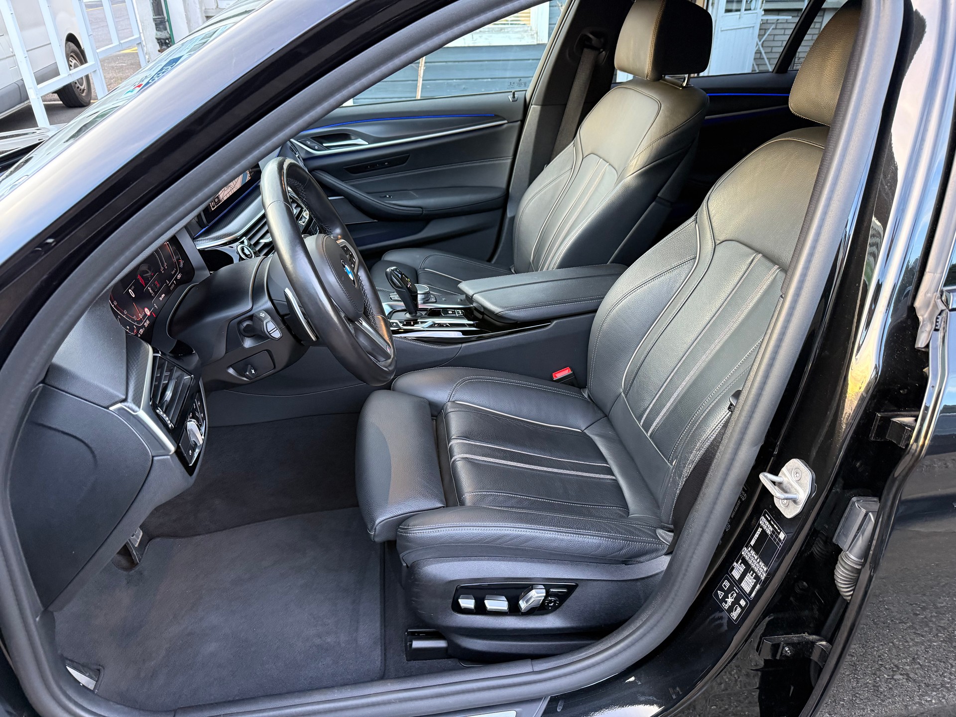 BMW 530i xDrive SAG Touring-image-15