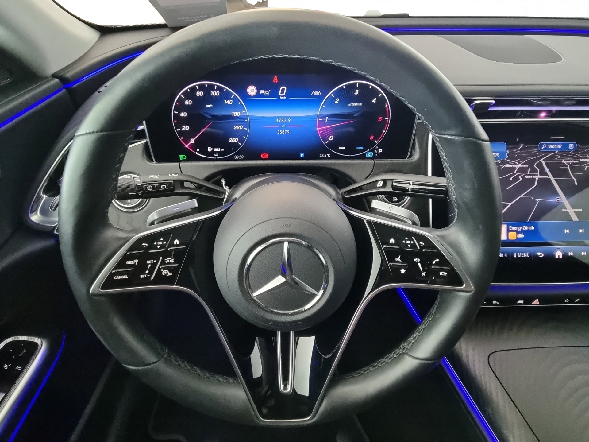 MERCEDES-BENZ E 220d SW Avantgarde Sport getönte Scheiben-image-8