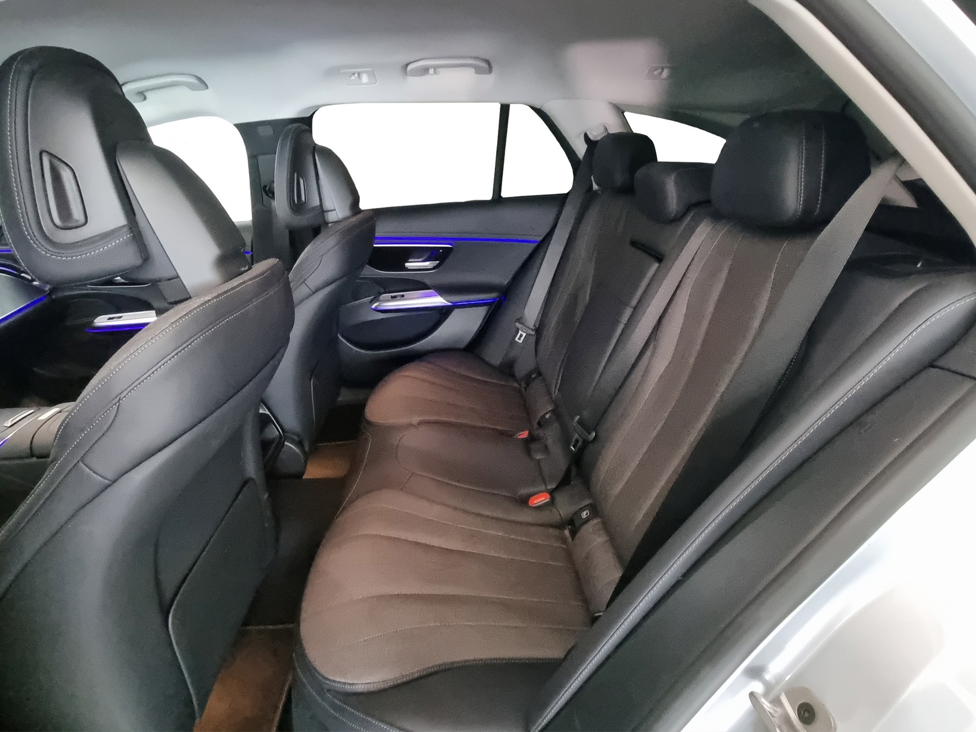 MERCEDES-BENZ E 220d SW Avantgarde Sport getönte Scheiben-image-6