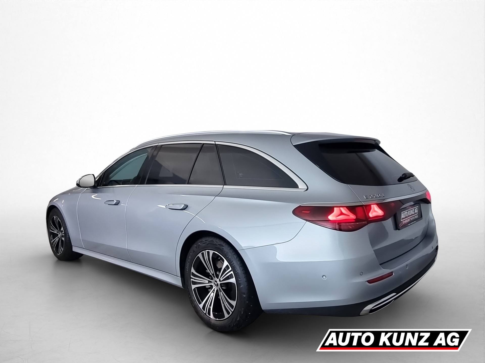 MERCEDES-BENZ E 220d SW Avantgarde Sport getönte Scheiben-showroom-element-3