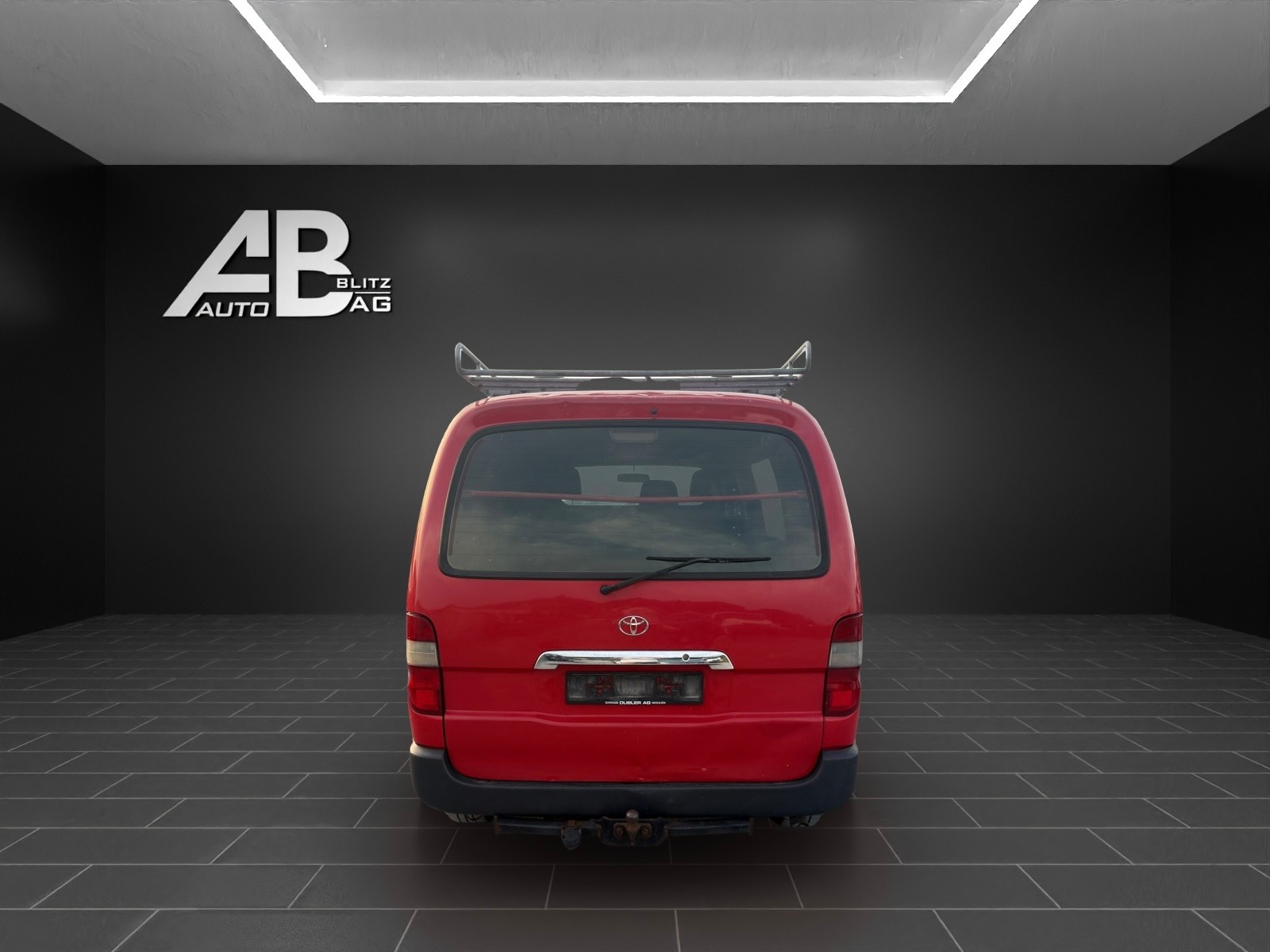 TOYOTA Hiace D-4D Van 4WD SWB-showroom-element-3