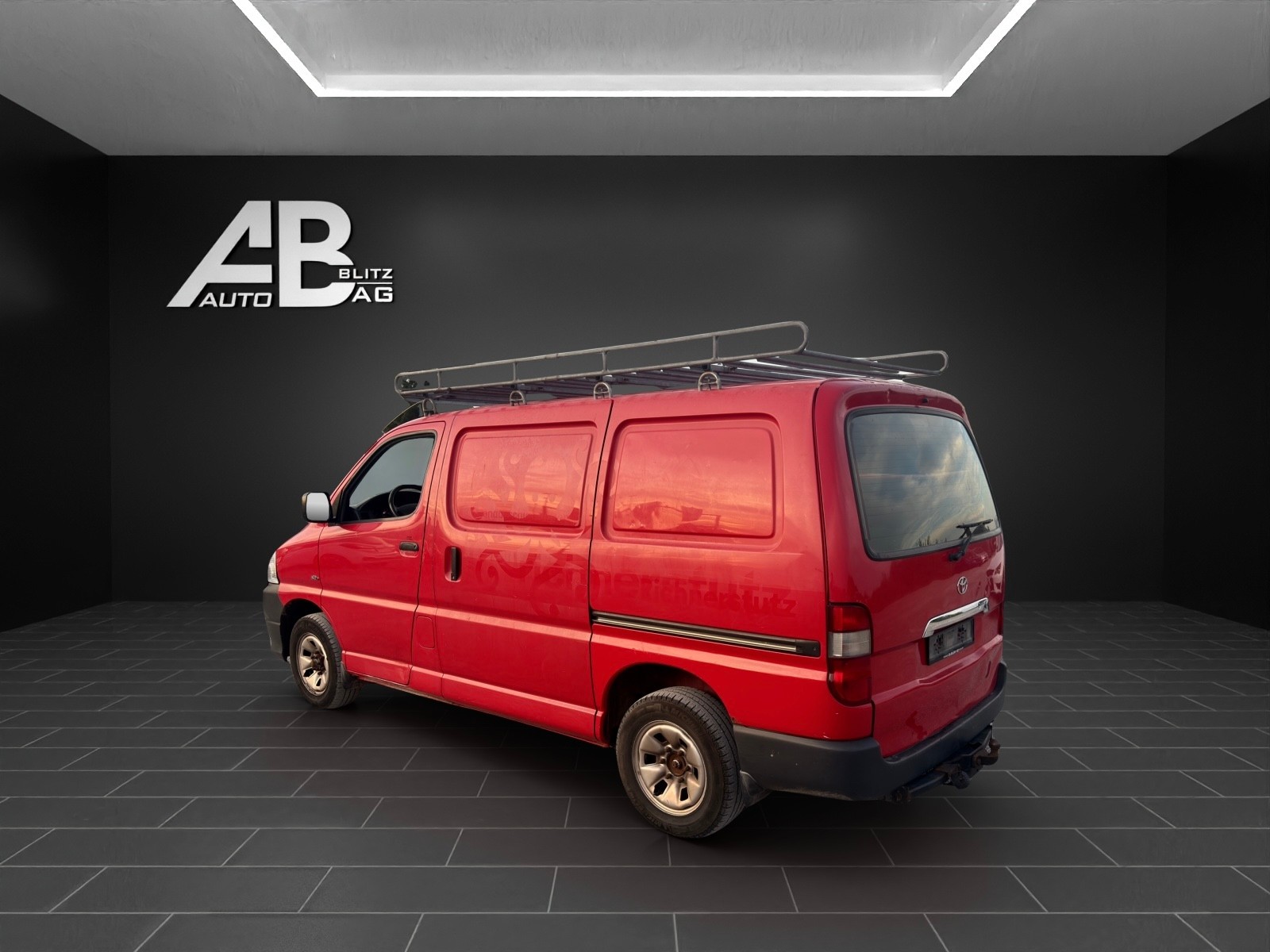 TOYOTA Hiace D-4D Van 4WD SWB-showroom-element-2