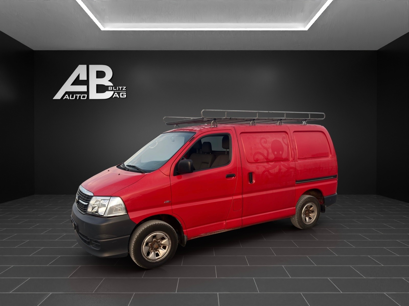 TOYOTA Hiace D-4D Van 4WD SWB-showroom-element-1