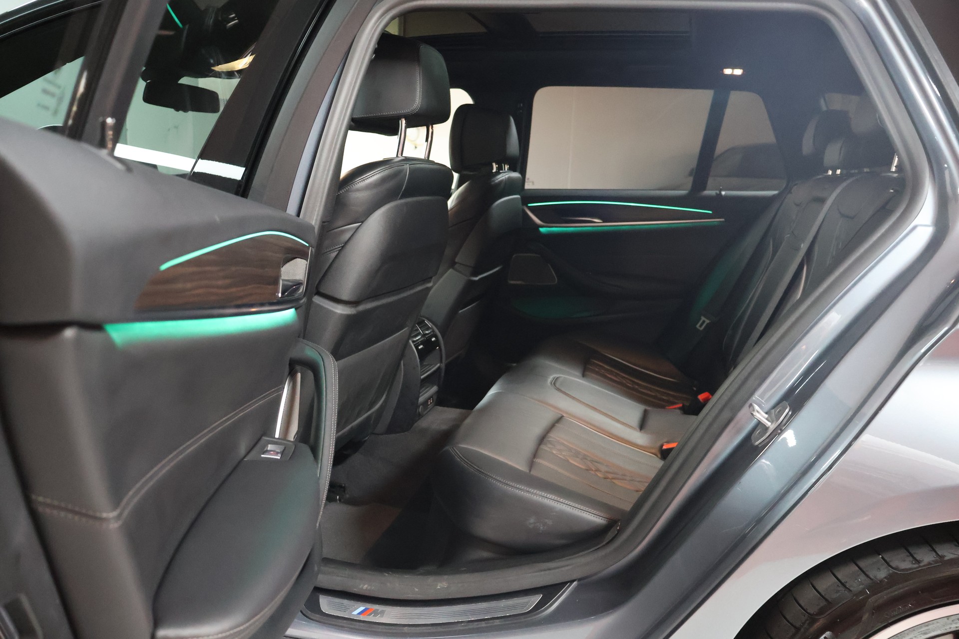 BMW 520d xDrive 48V Touring M Sport Steptronic-image-19