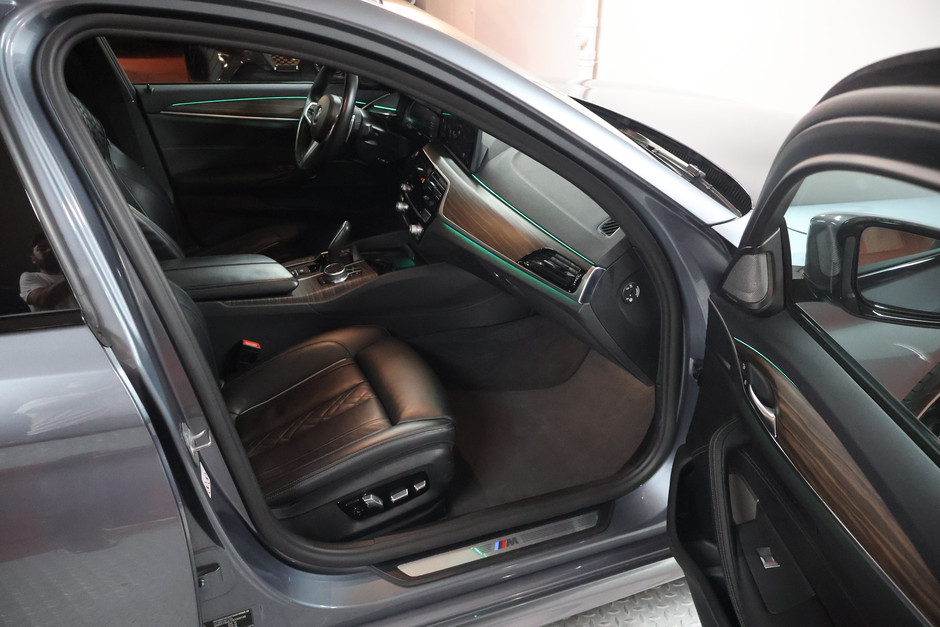 BMW 520d xDrive 48V Touring M Sport Steptronic-image-14