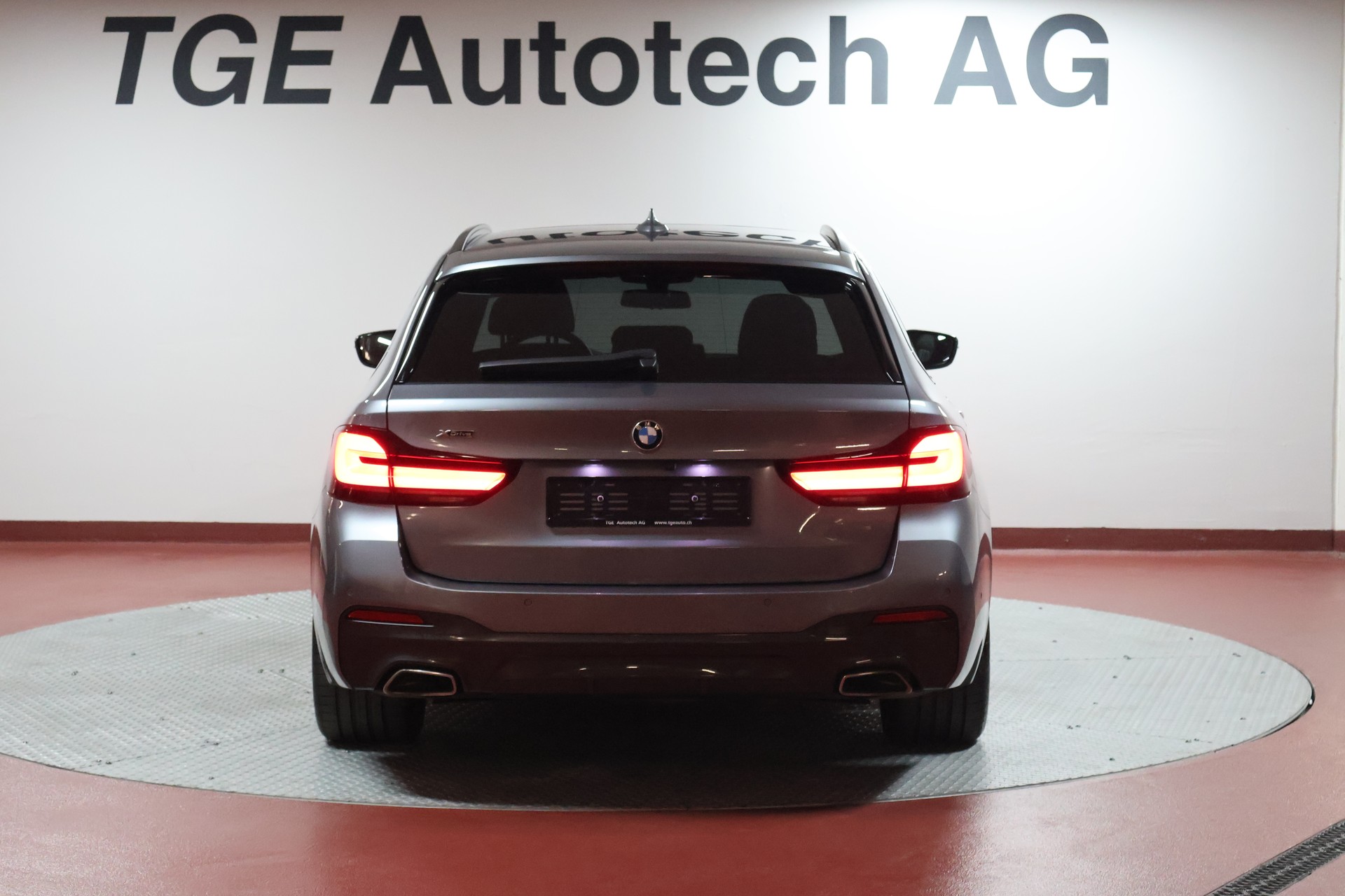 BMW 520d xDrive 48V Touring M Sport Steptronic-image-23