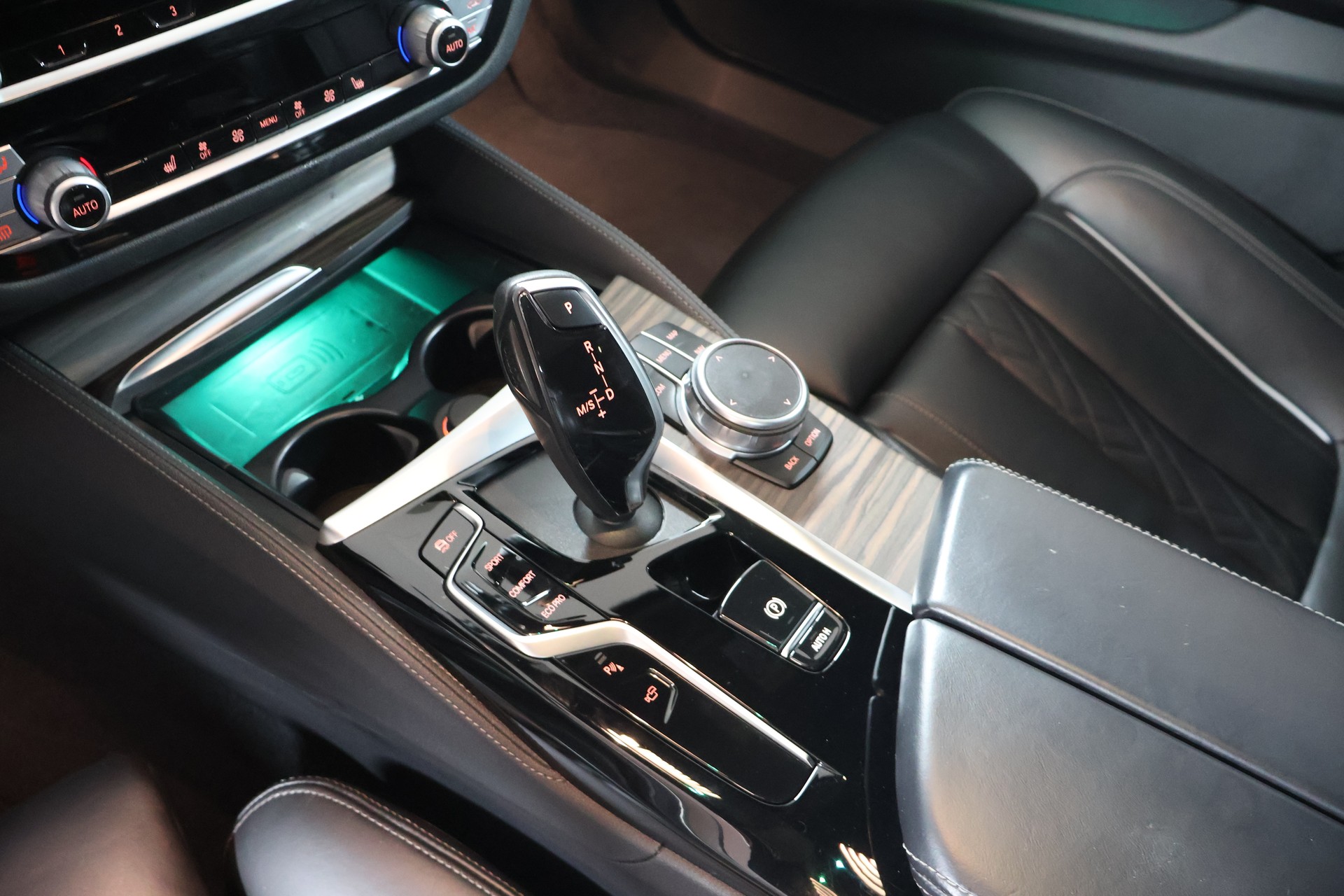 BMW 520d xDrive 48V Touring M Sport Steptronic-image-11
