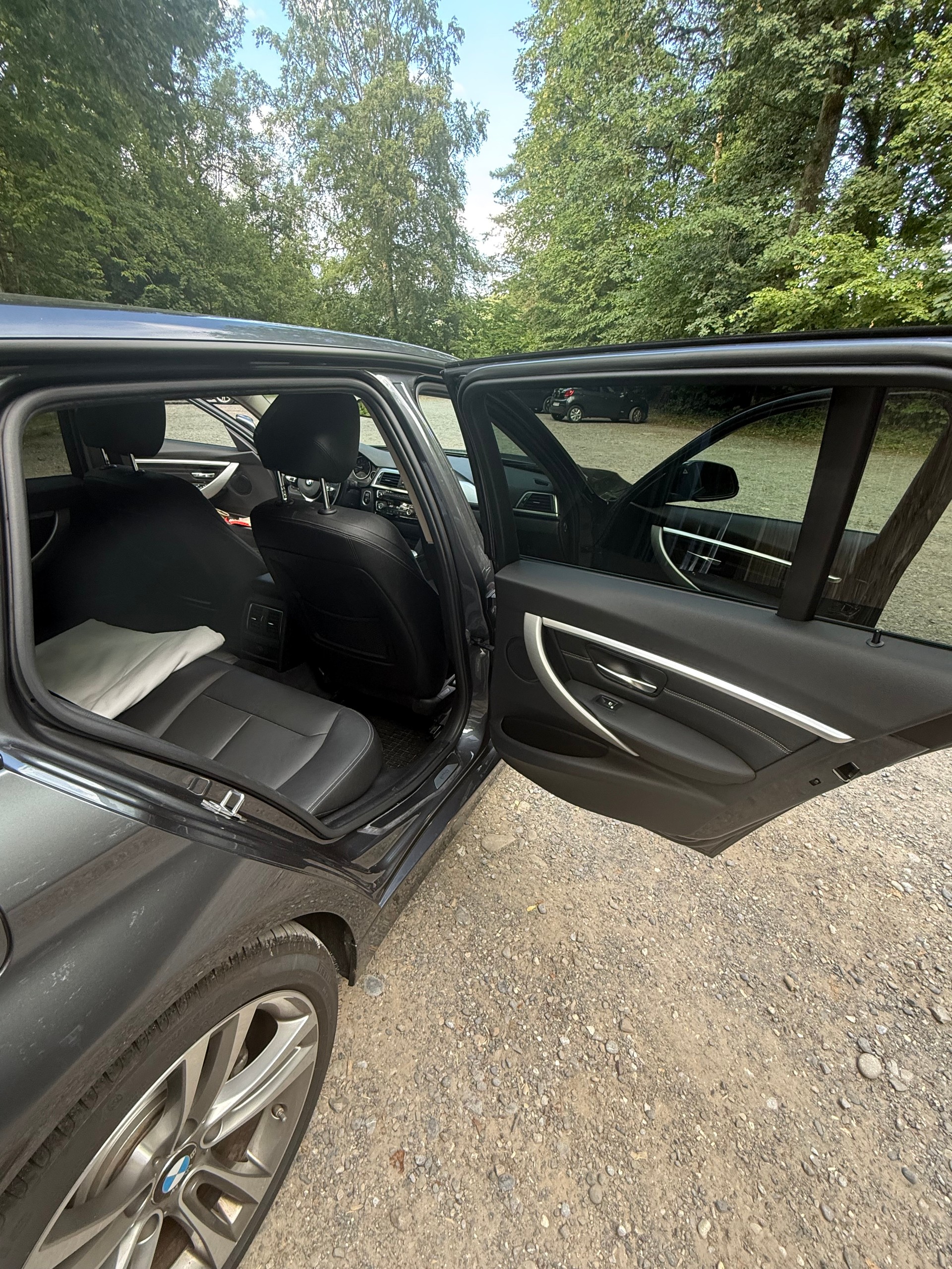 BMW 330i xDrive SAG-image-14