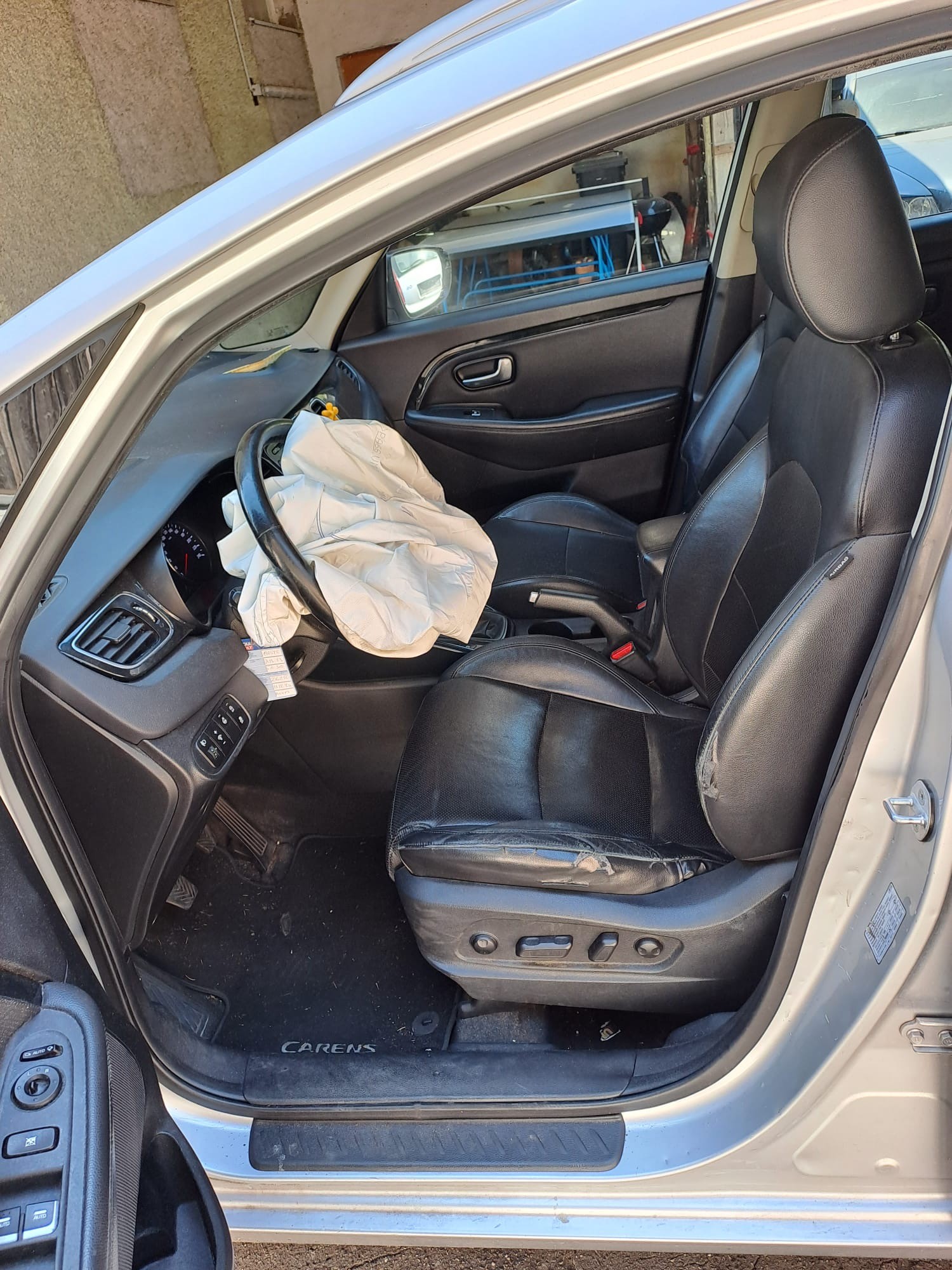 KIA Carens 1.6 GDI Swiss Eco Edition-image-5