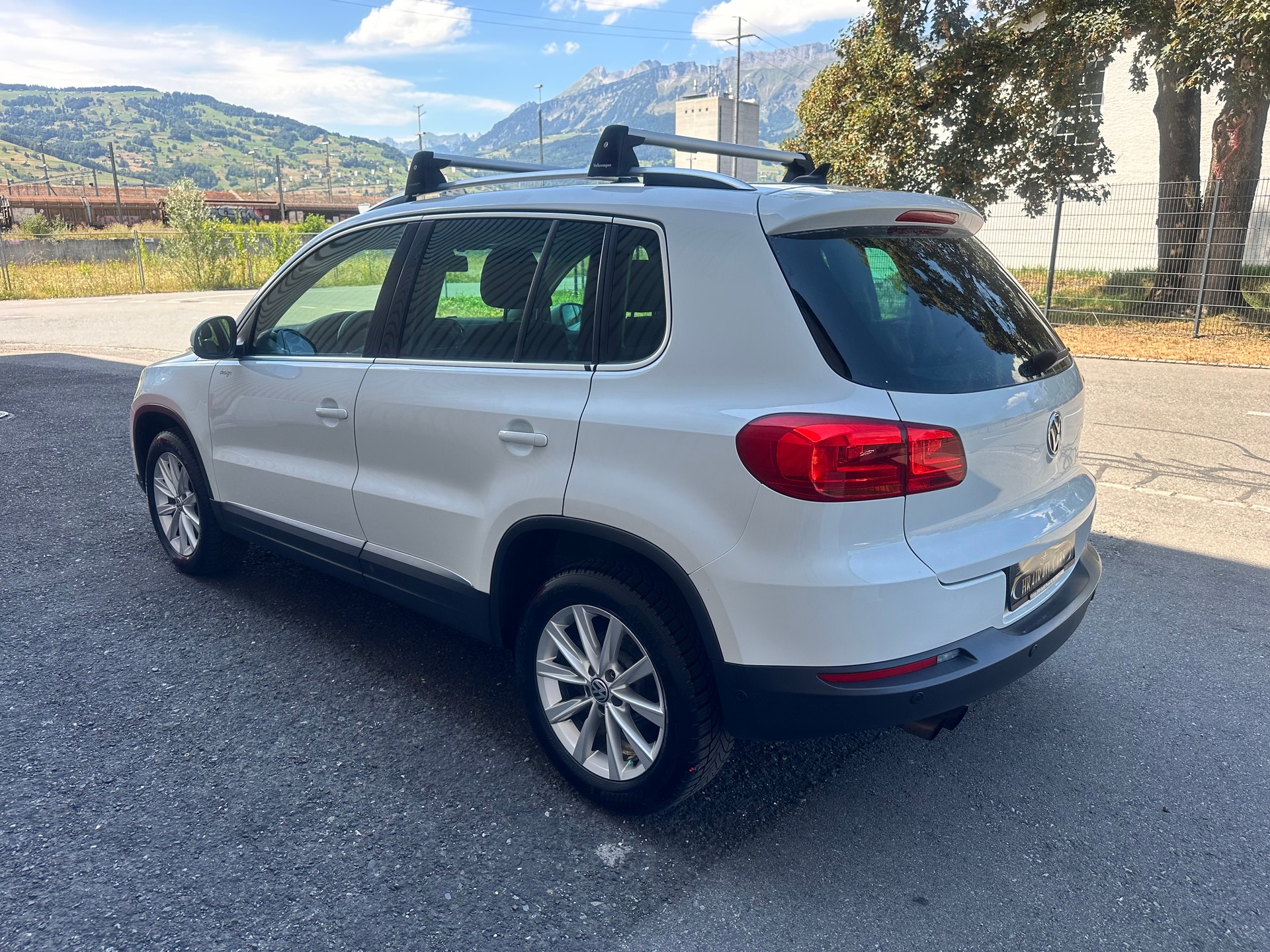 VW Tiguan 2.0 TSI Design 4Motion DSG-image-4