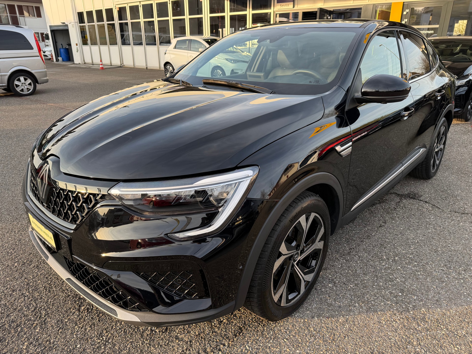RENAULT Arkana 1.6 E-Techno-showroom-element-1