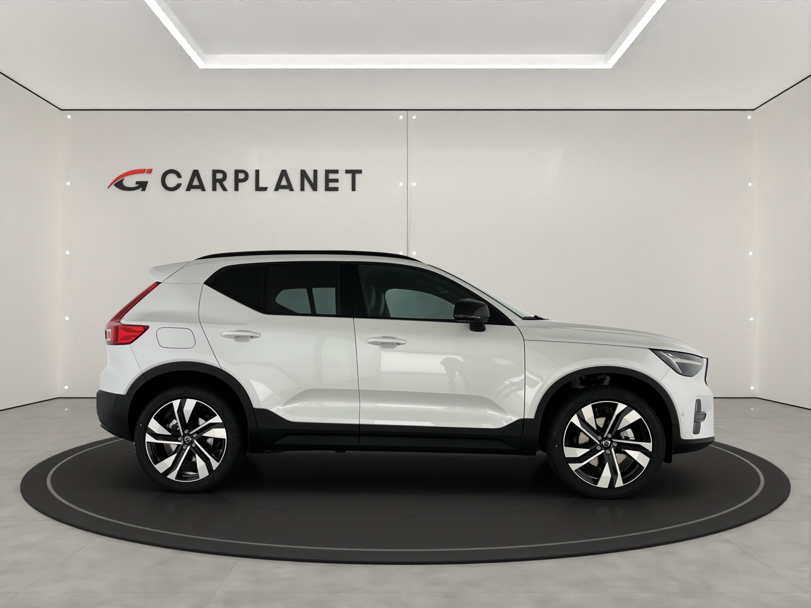 VOLVO XC40 2.0 B3 MH Plus Dark-showroom-element-2