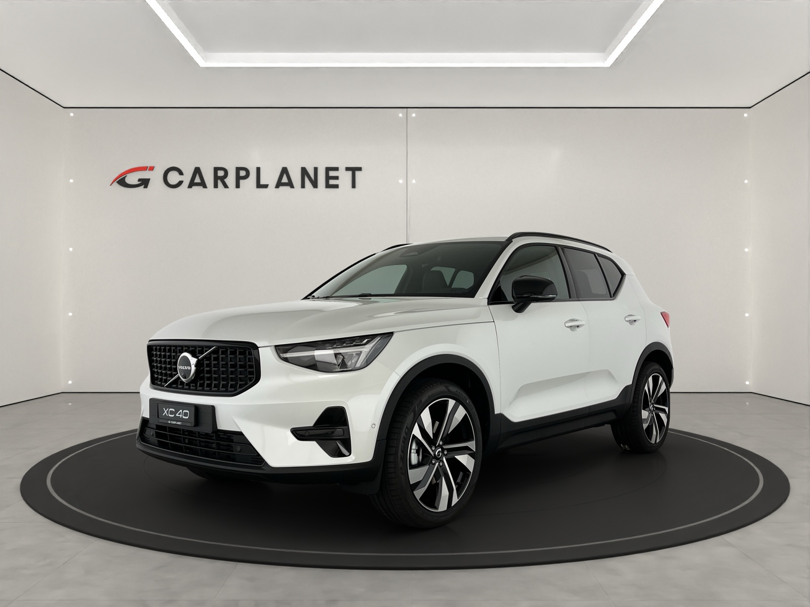 VOLVO XC40 2.0 B3 MH Plus Dark
