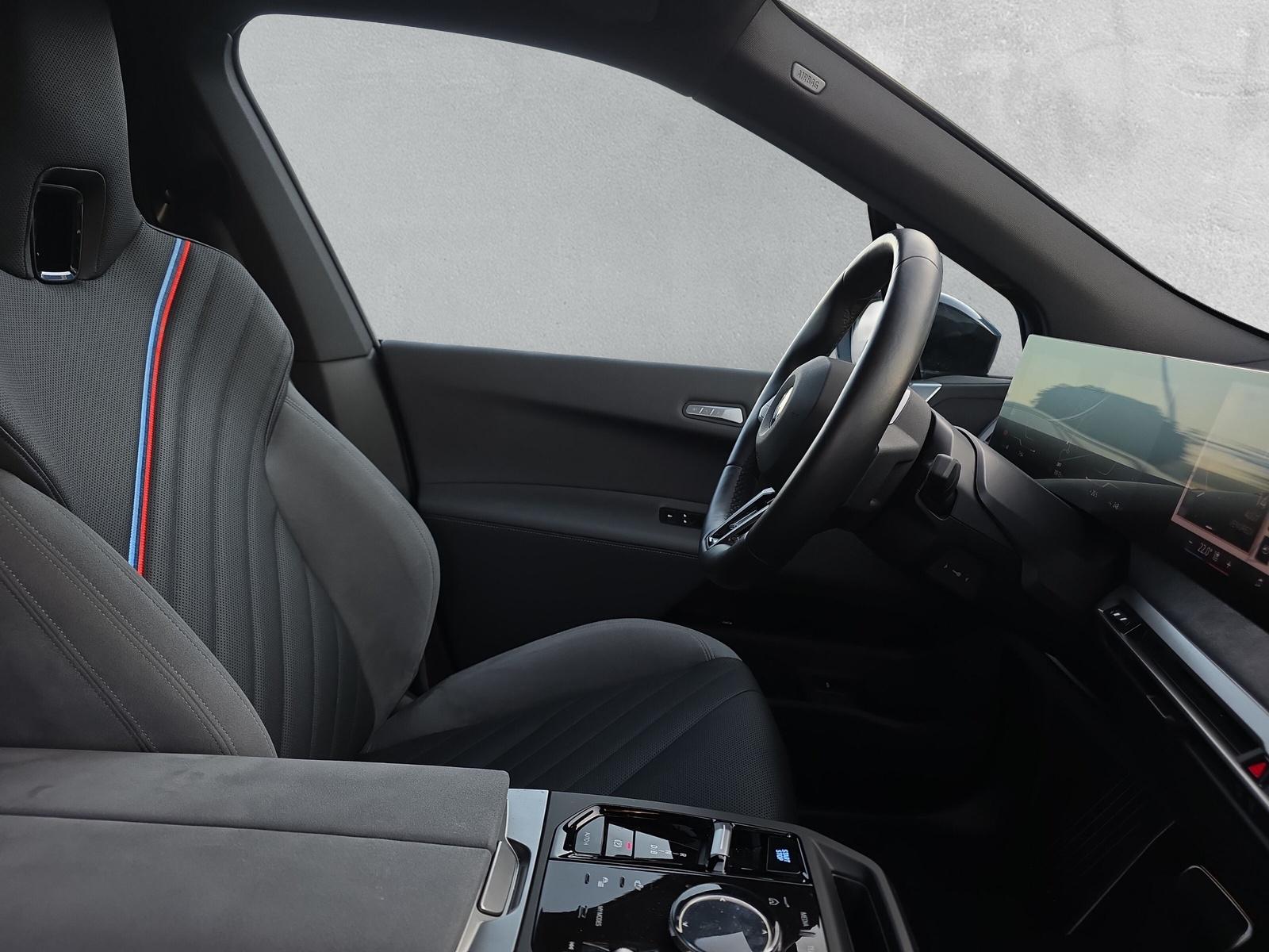 BMW iX xDrive60 M Sport Pro (CH) AHK 2.5T ** Action de Leasing à 0.9% **-image-13