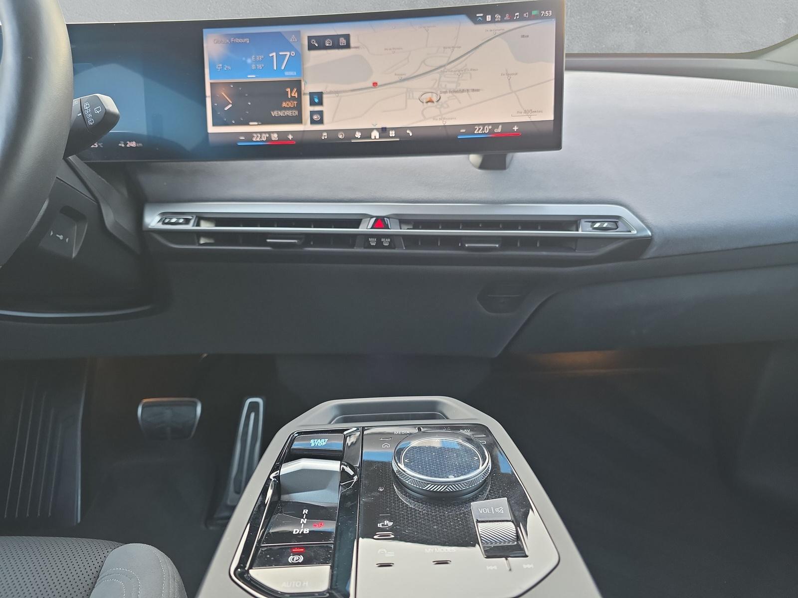 BMW iX xDrive60 M Sport Pro (CH) AHK 2.5T ** Action de Leasing à 0.9% **-image-17