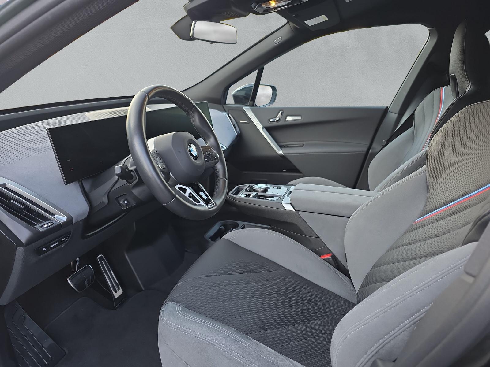 BMW iX xDrive60 M Sport Pro (CH) AHK 2.5T ** Action de Leasing à 0.9% **-image-11