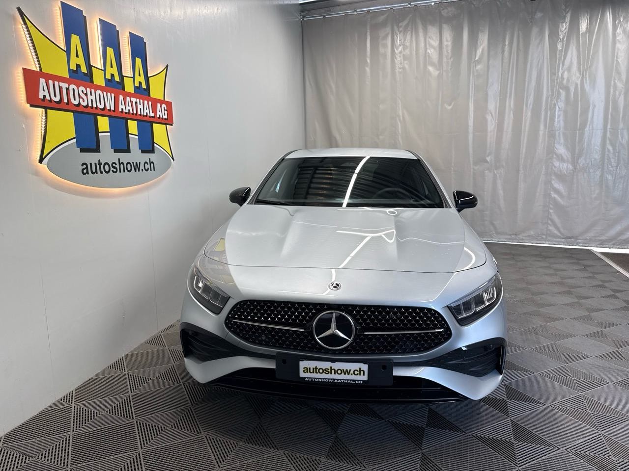 MERCEDES-BENZ A 250 e DCT AMG-image-10